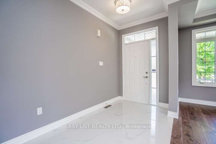 350 Coachwhip Trail, Newmarket, ON L3X 2R6 photo 2
