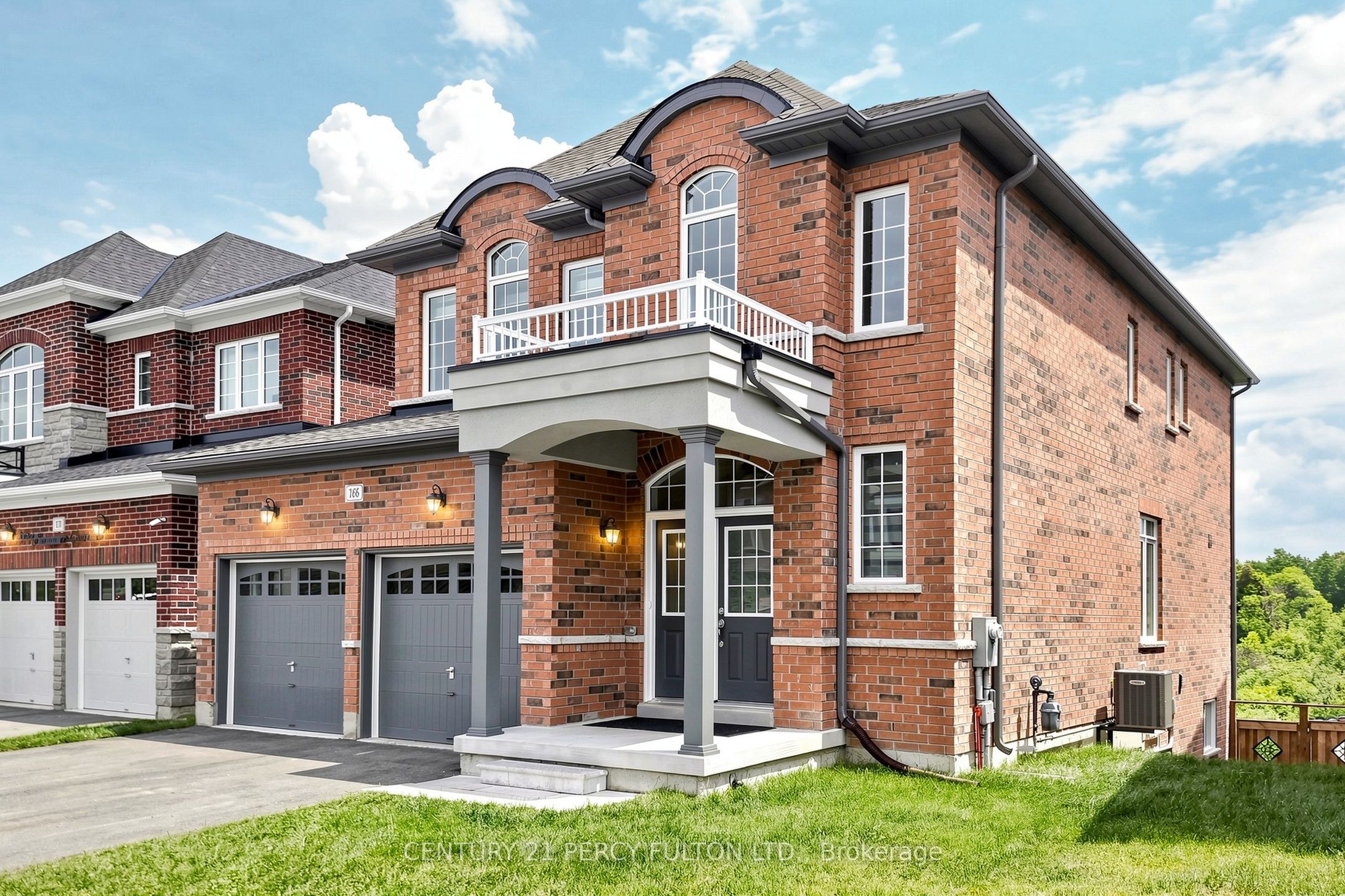 166 Ferragine Crescent, Bradford West Gwillimbury, ON L3Z 4K1 photo 2