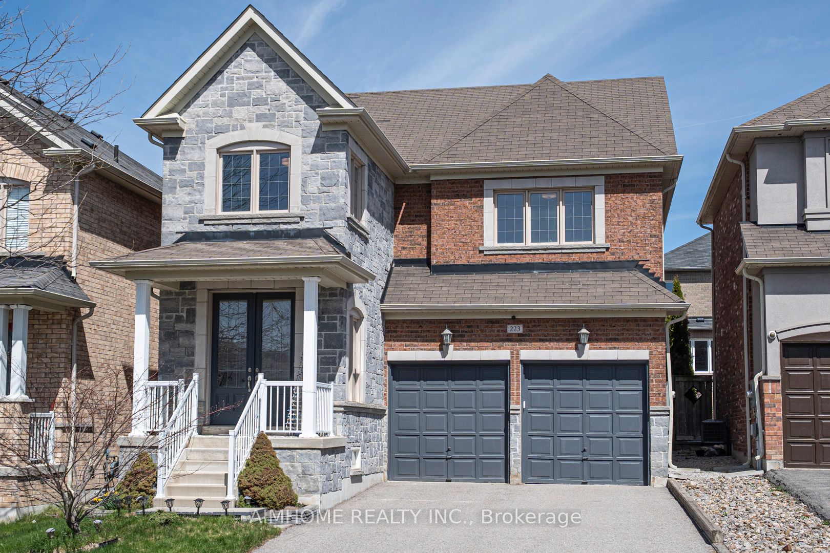 223 Emma Broadbent Court, Newmarket, ON L3X 3K8 photo 2