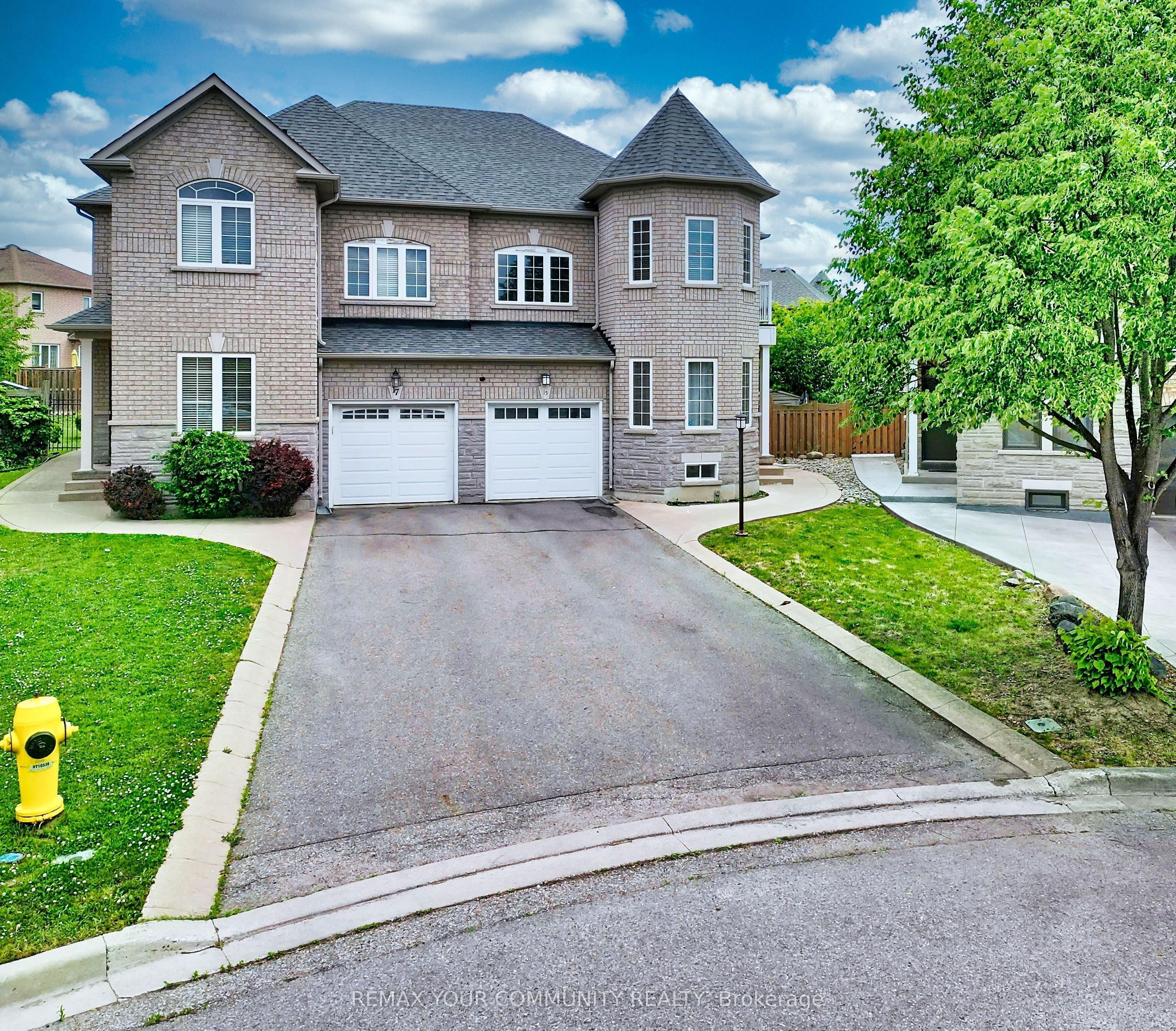 15 Bellefontaine Court, Vaughan, ON L6A 4A7 photo 2