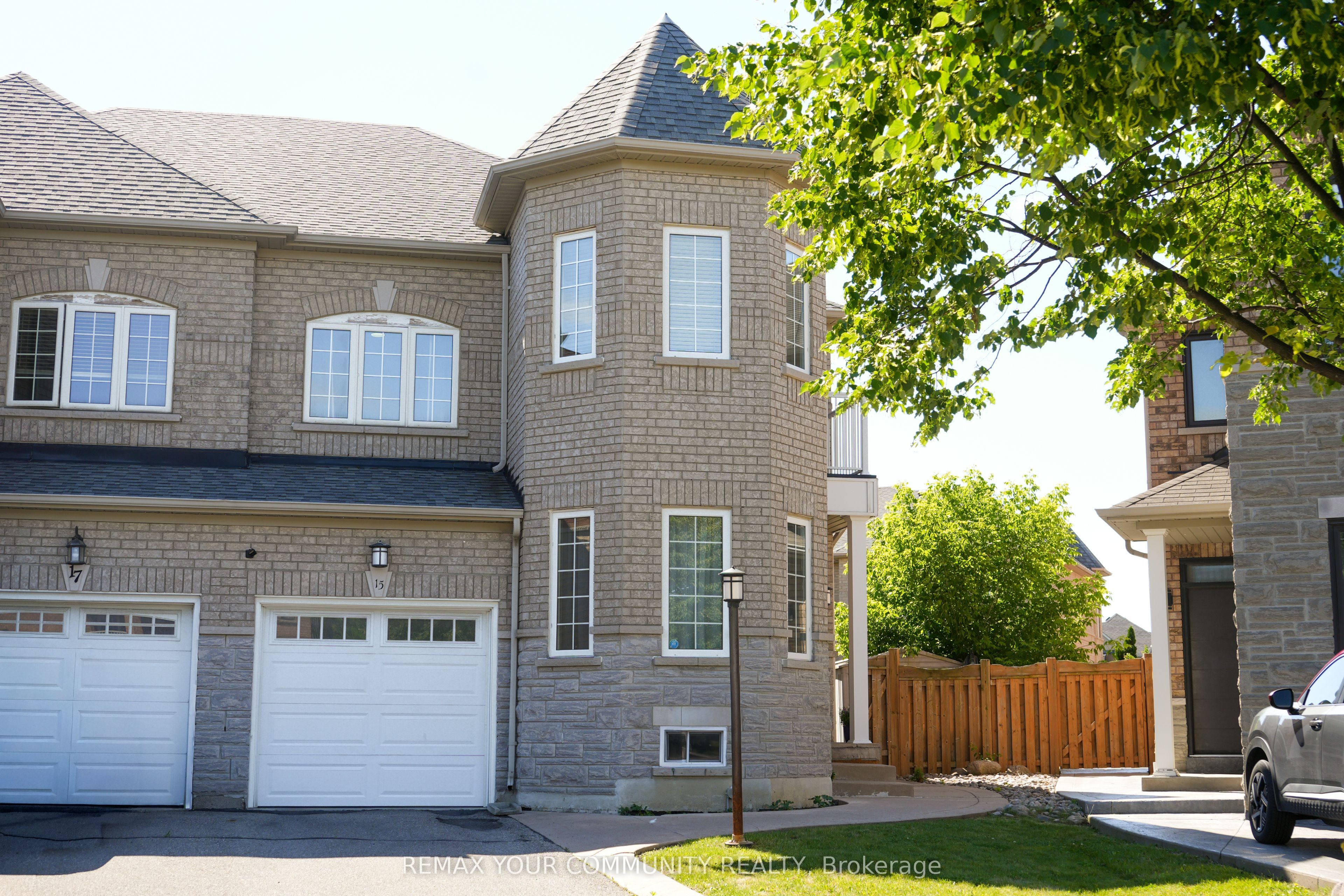 15 Bellefontaine Court, Vaughan, ON L6A 4A7 photo 3