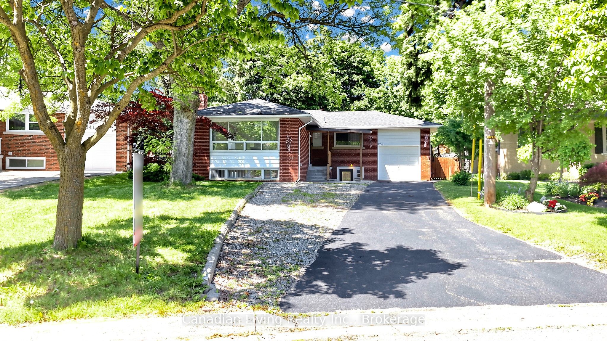 239 Harrygan Crescent, Richmond Hill, ON L4C 4J2 photo 2