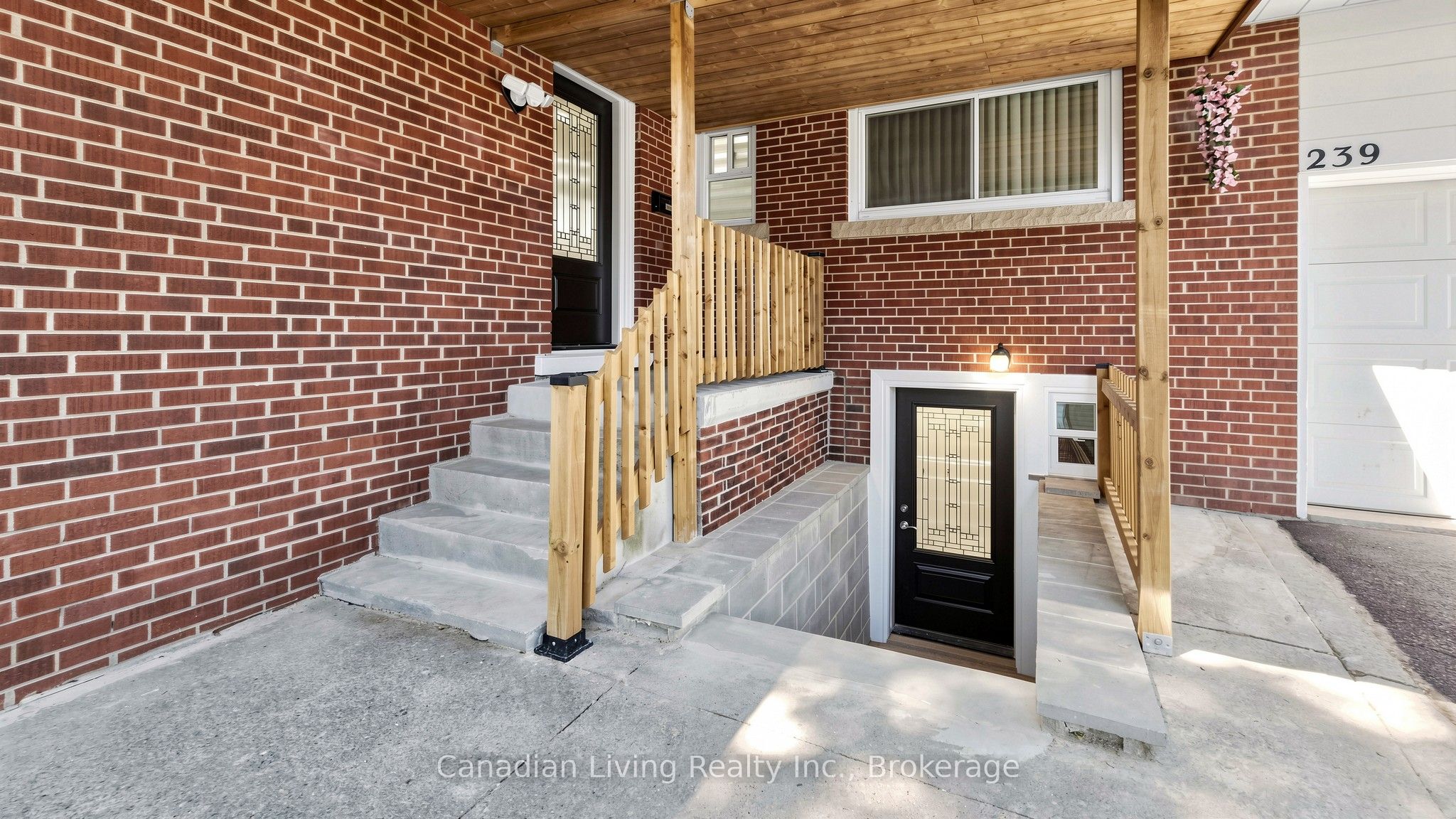 239 Harrygan Crescent, Richmond Hill, ON L4C 4J2 photo 4