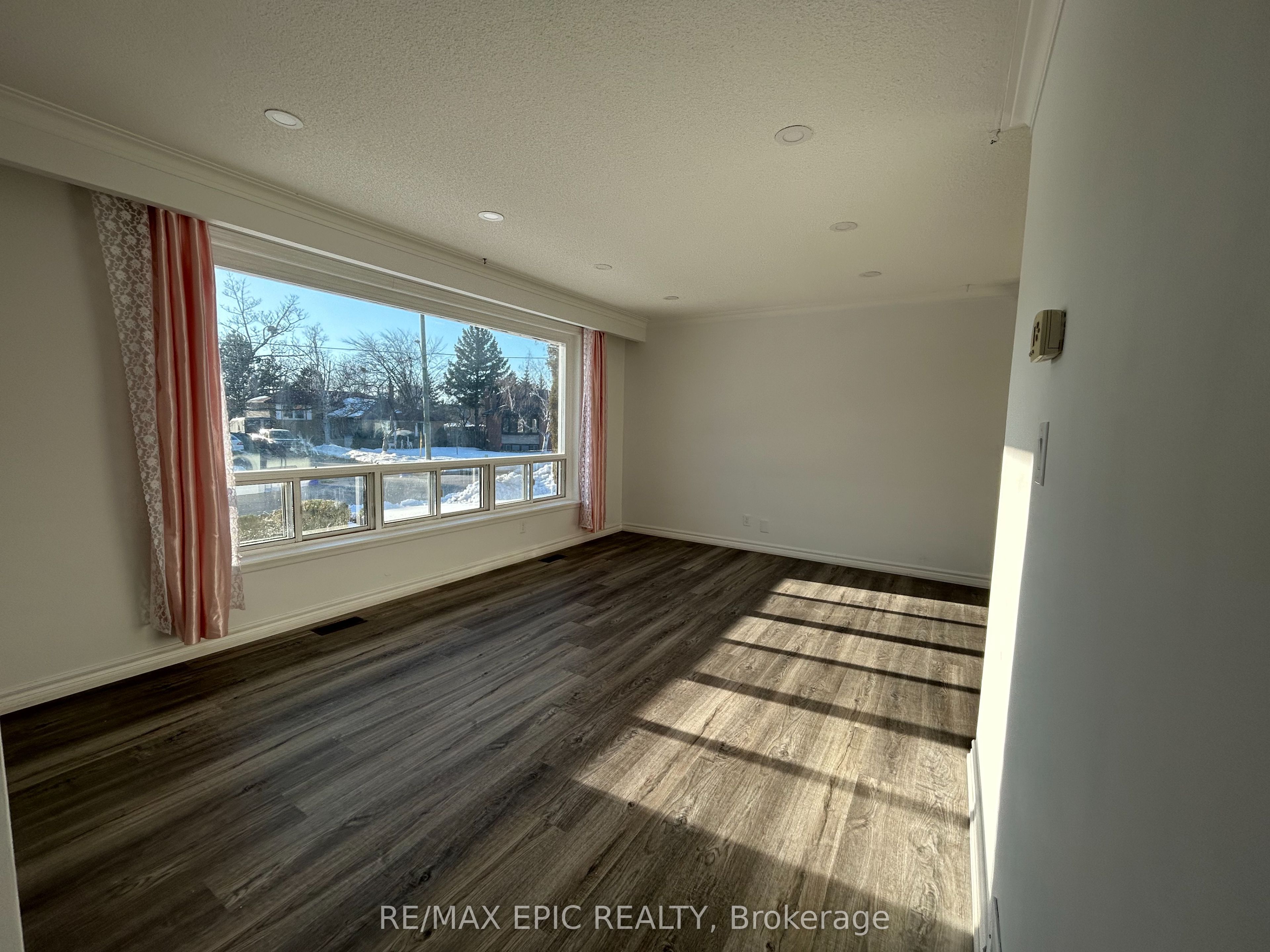 25 Gentry Crescent Main, Richmond Hill, ON L4C 2G8 photo 4
