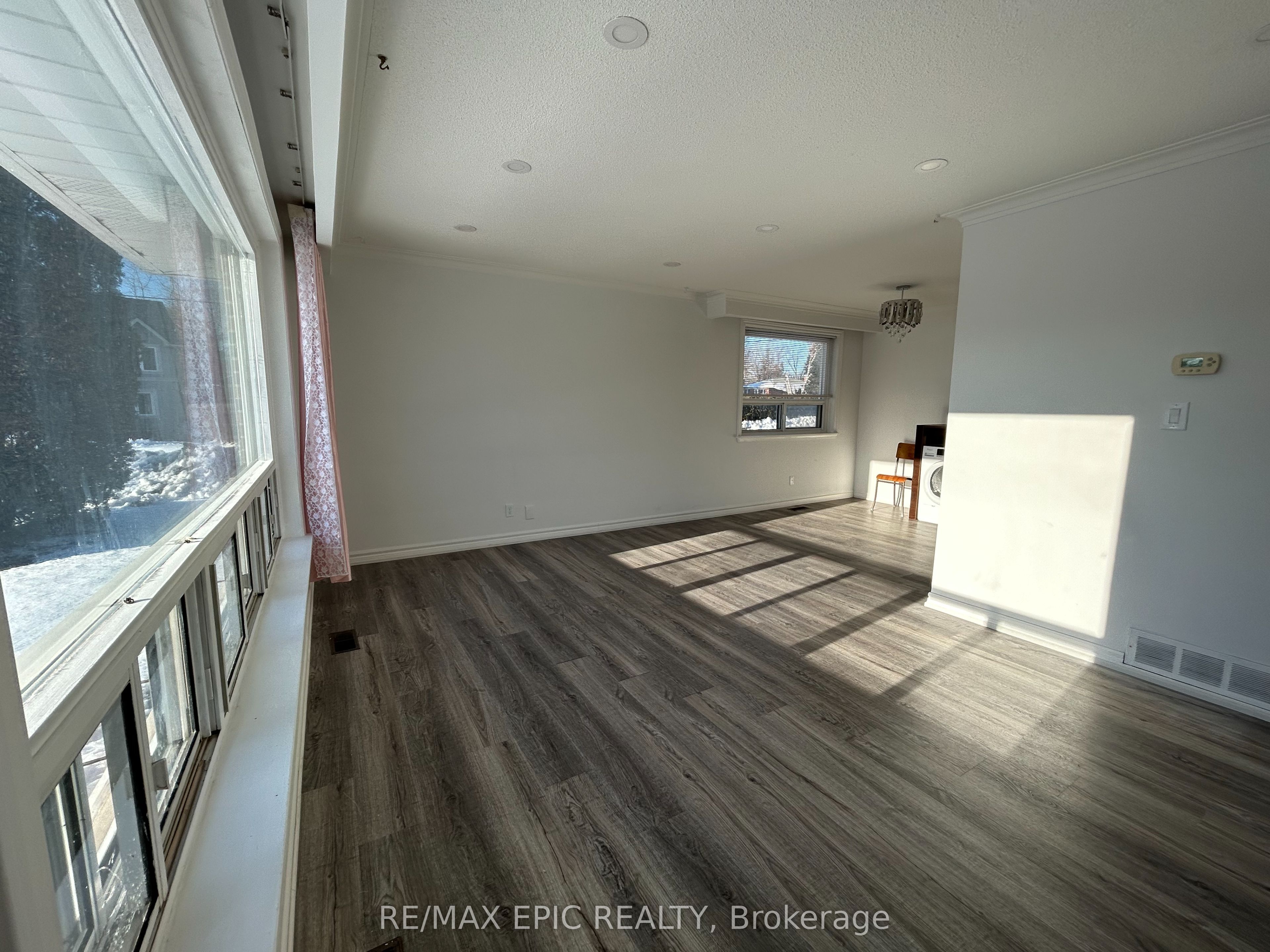 25 Gentry Crescent Main, Richmond Hill, ON L4C 2G8 photo 5
