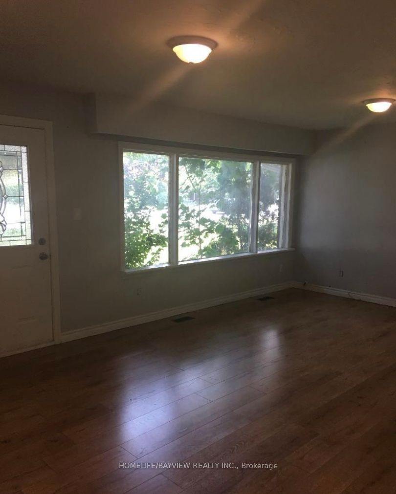 969 Davis Drive, Newmarket, ON L3Y 2R7