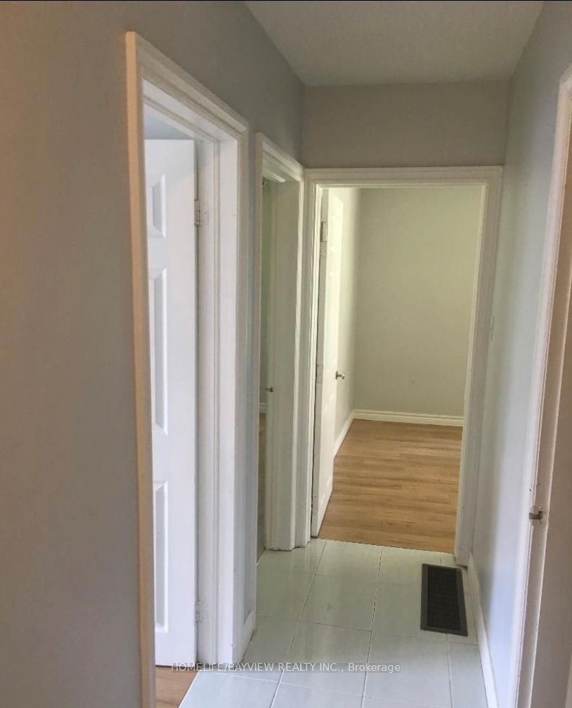 969 Davis Drive, Newmarket, ON L3Y 2R7 photo 4