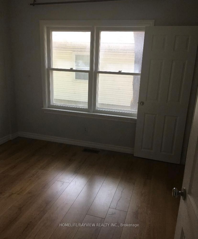969 Davis Drive, Newmarket, ON L3Y 2R7 photo 5