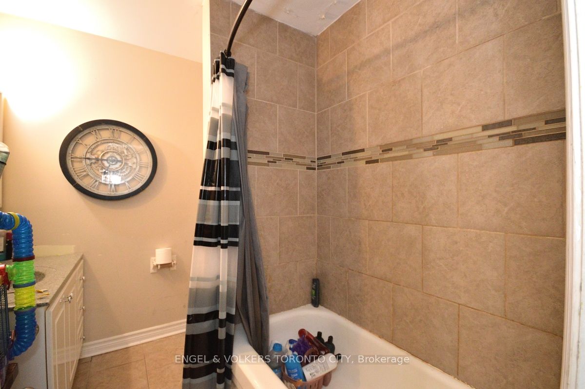 190 Cherrywood Drive Bsmt, Newmarket, ON L3Y 2X8