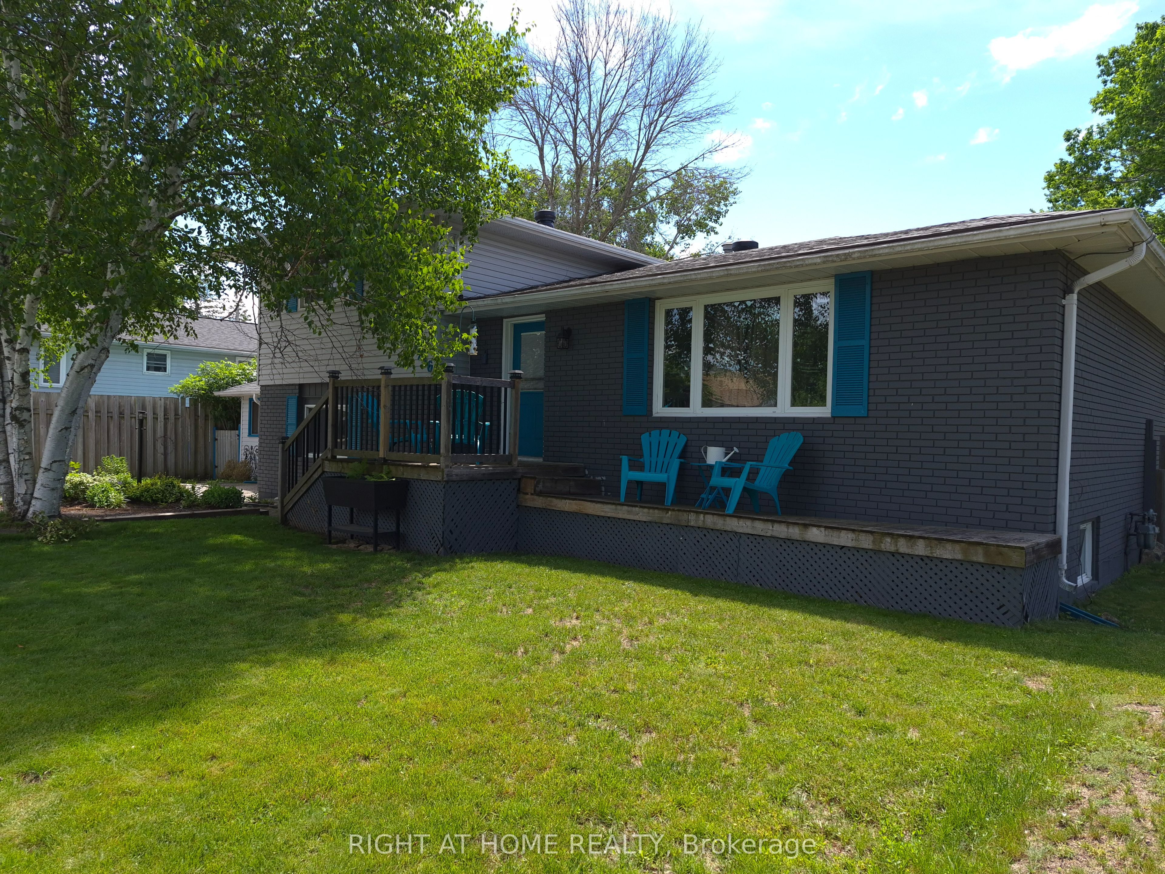 246 Calford Street, Essa, ON L0M 1B0 photo 2