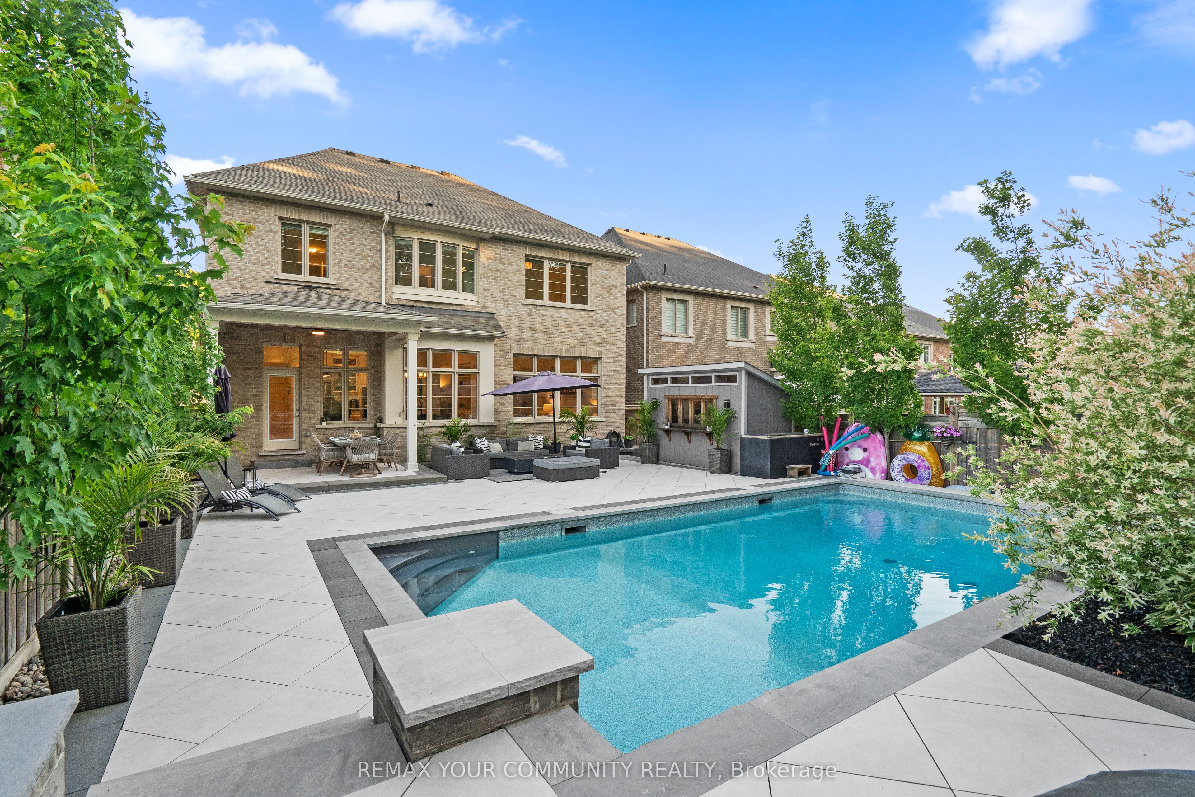 106 Forest Grove Court, Aurora, ON L4G 3G4
