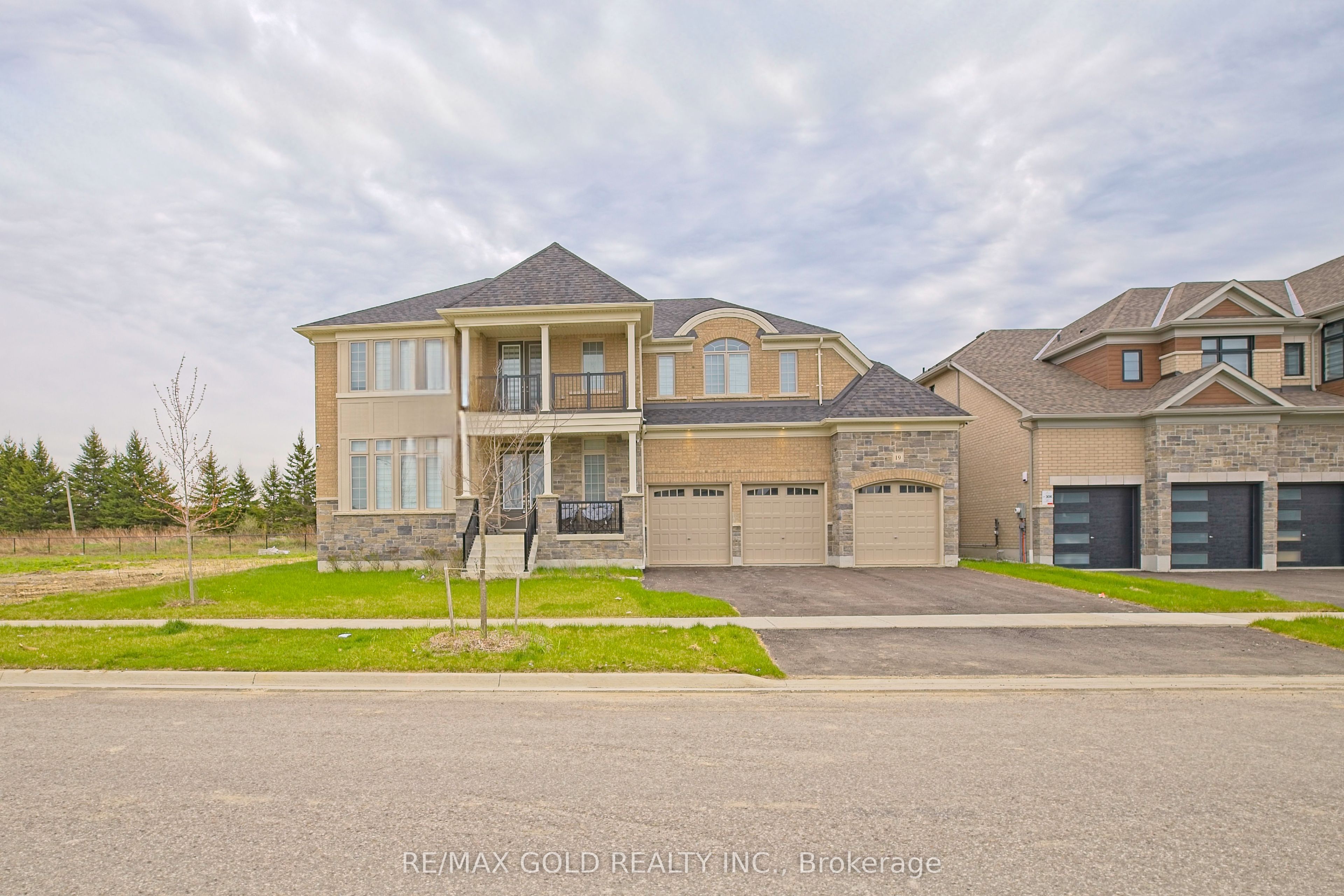 19 Marigold Boulevard, Adjala-Tosorontio, ON L0G 1W0 photo 2