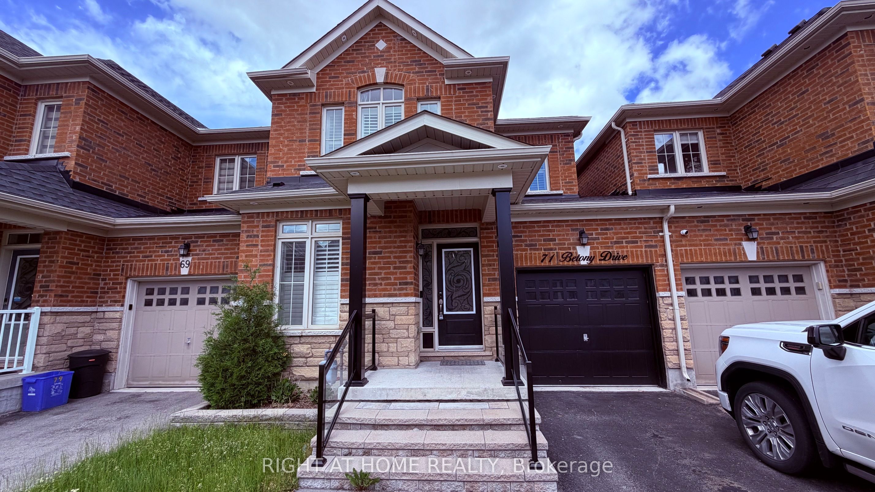 71 Betony Drive, Richmond Hill, ON L4E 0V6 photo 3