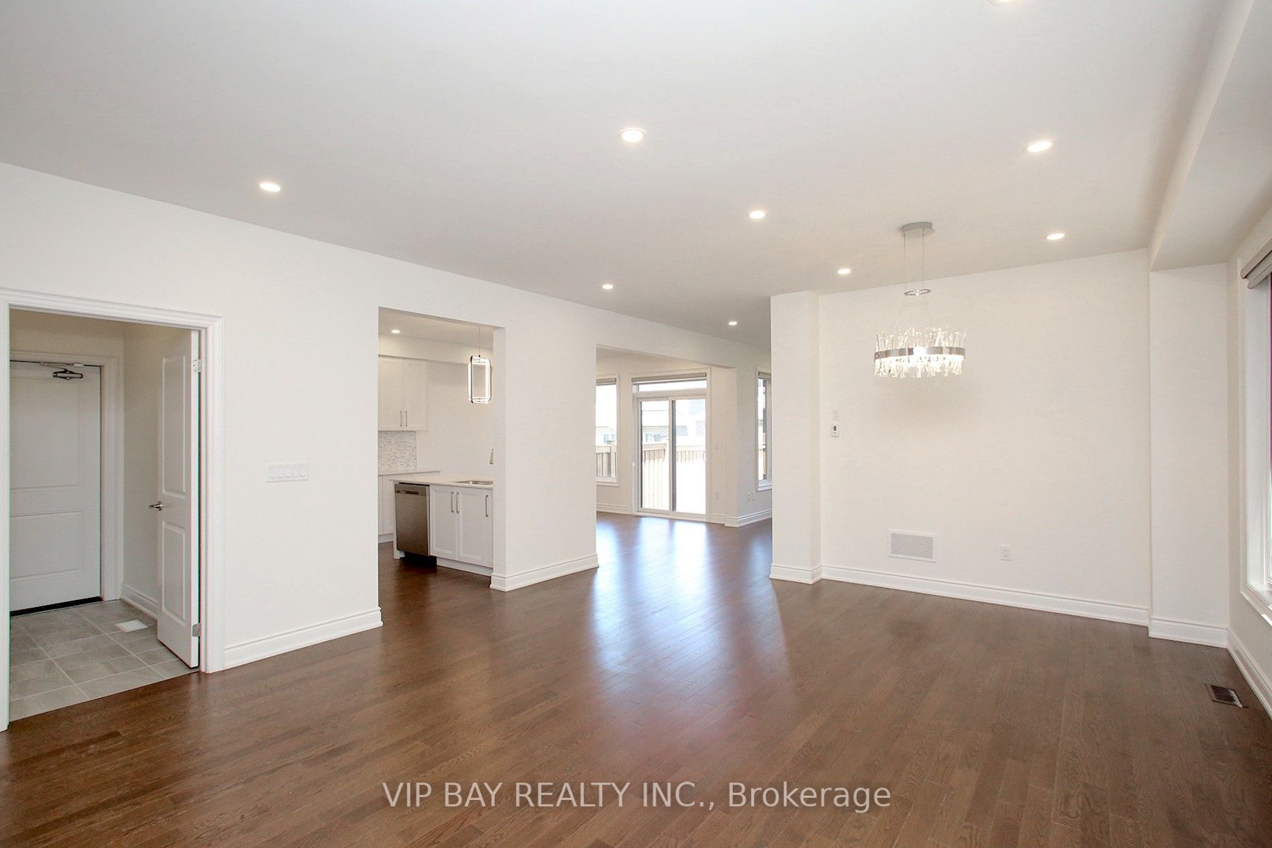 8 Tremoy Road, East Gwillimbury, ON L9N 0T4 photo 4