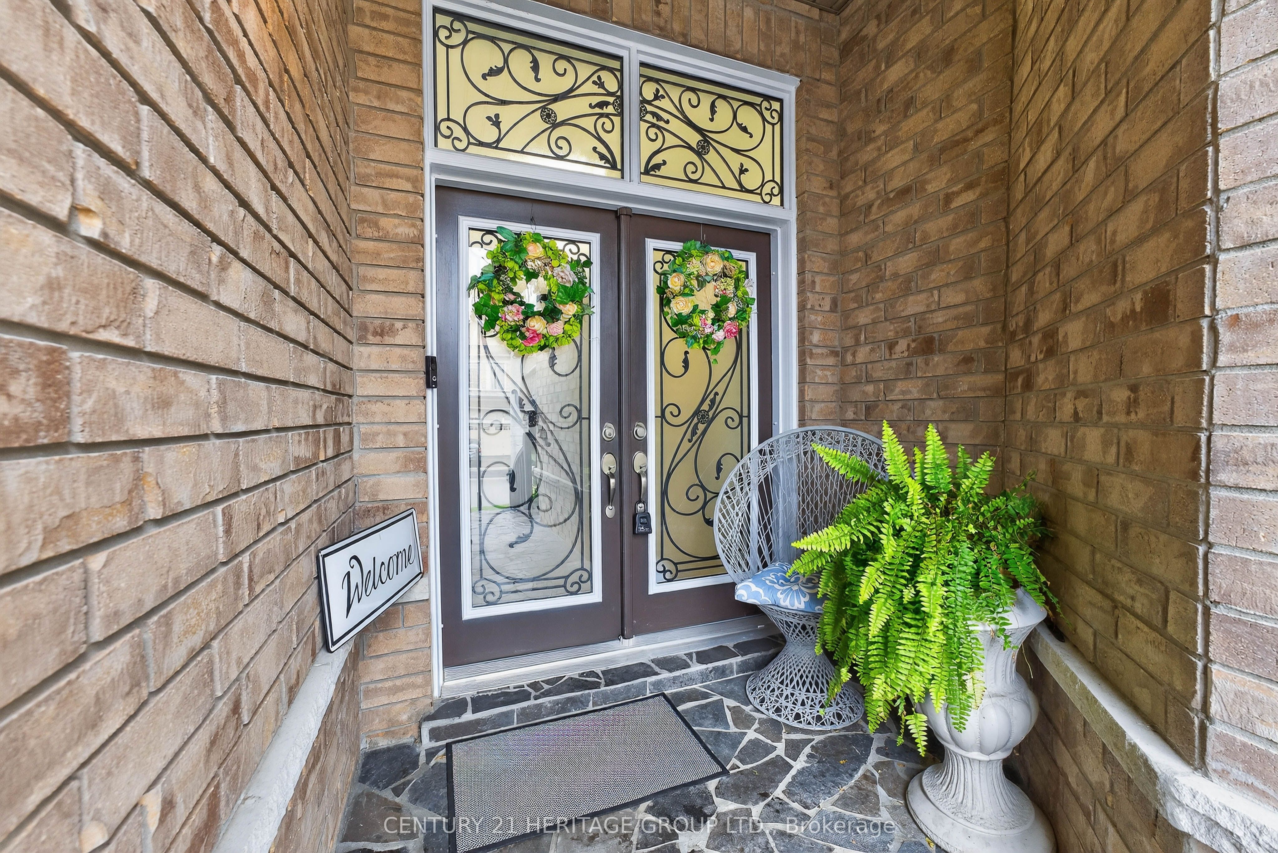 90 Gibson Circle, Bradford West Gwillimbury, ON L3Z 0W9 photo 2