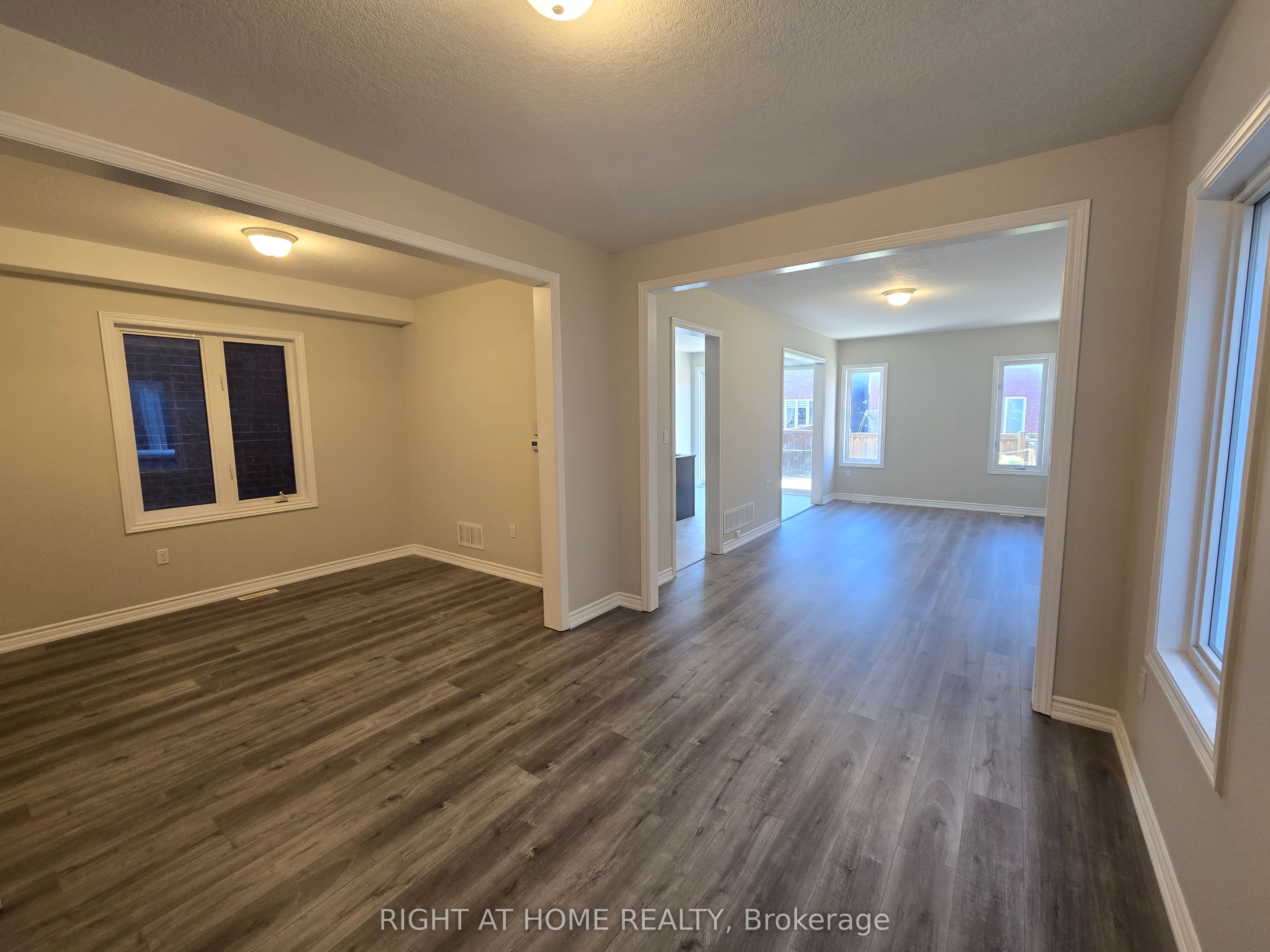 52 Holt Drive, New Tecumseth, ON L9R 0H8 photo 4