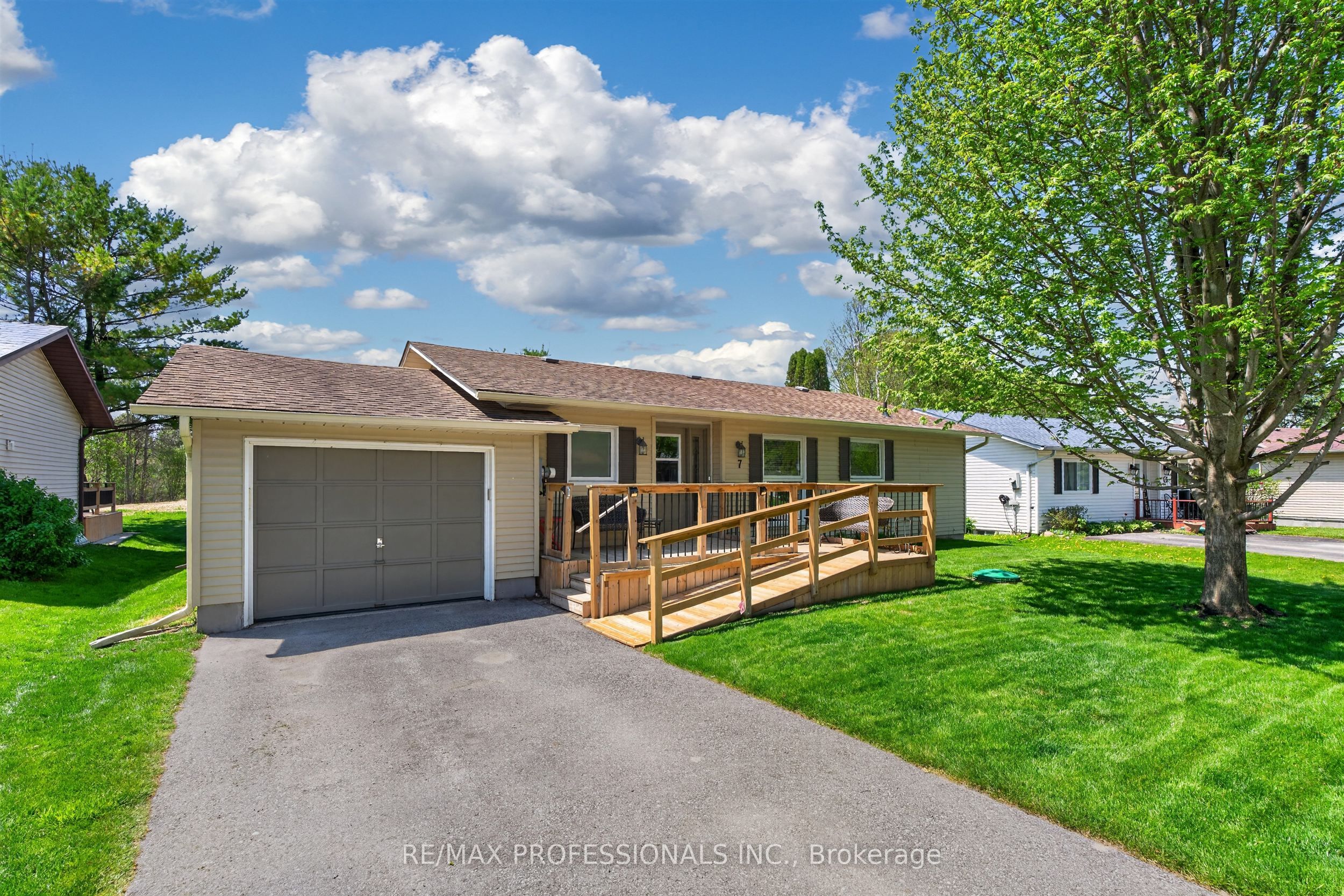 7 Tamarack Court, New Tecumseth, ON L0G 1W0 photo 2