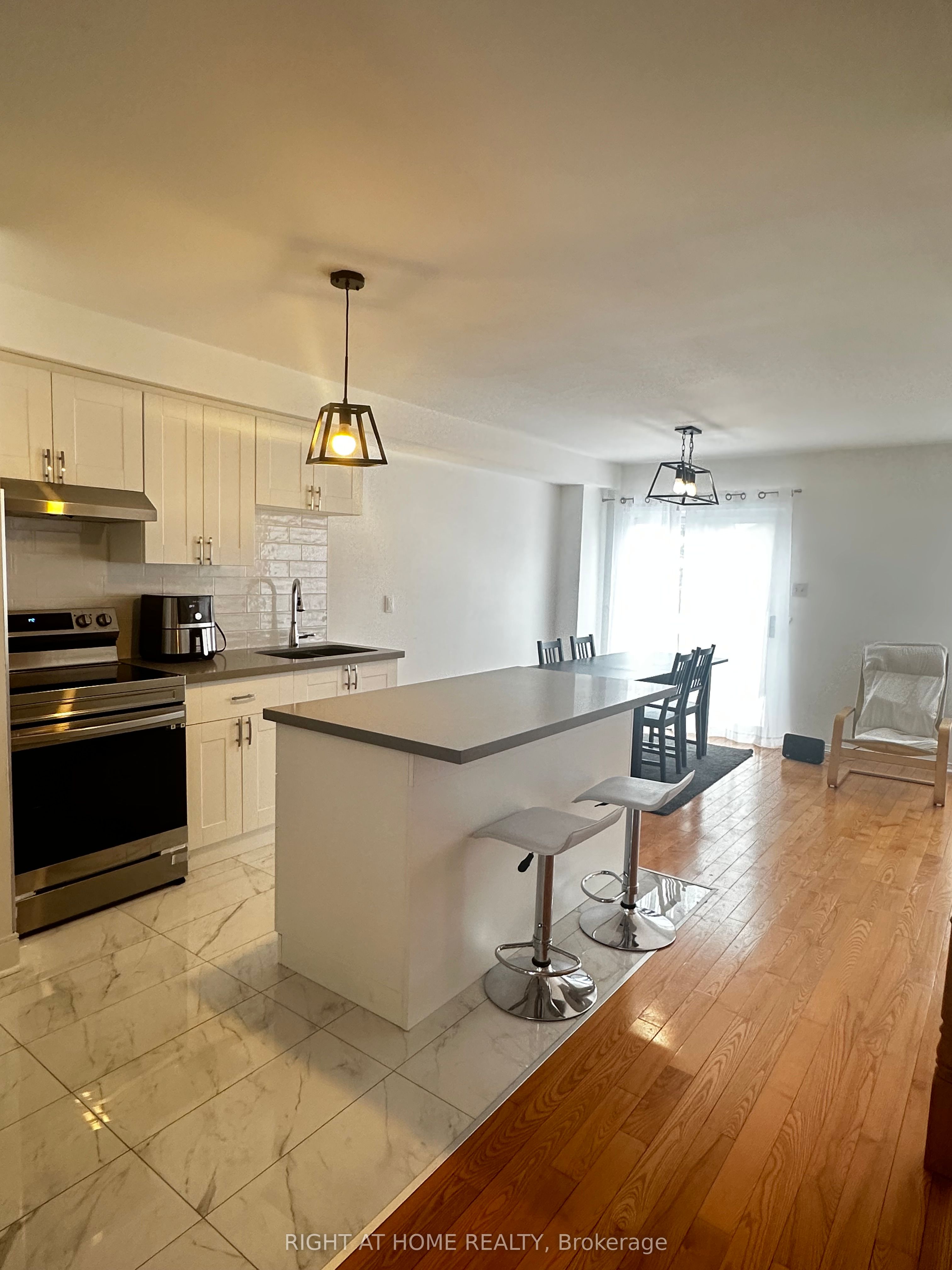 54 Henderson Crescent, New Tecumseth, ON L9R 1Y4 photo 2
