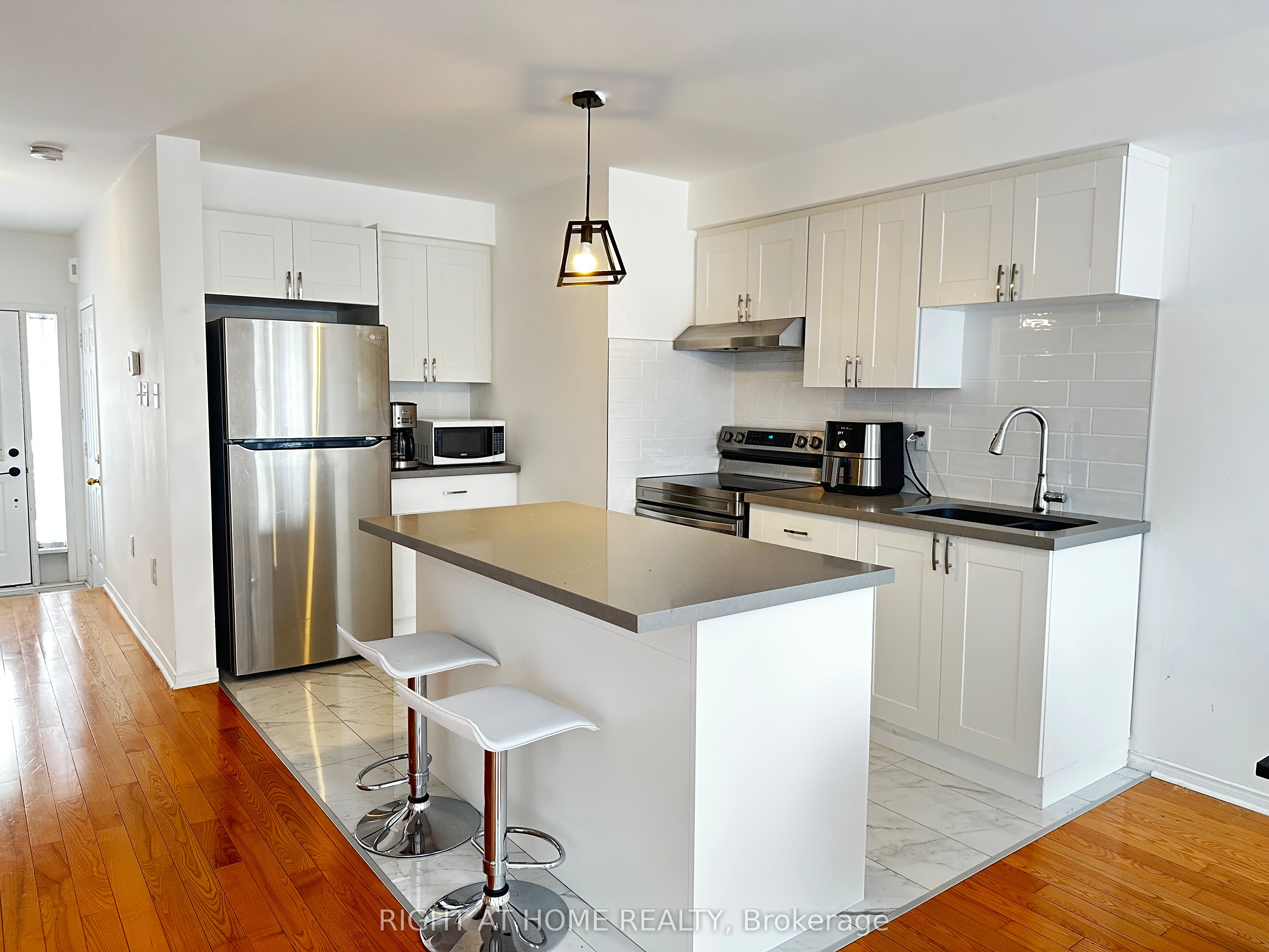 54 Henderson Crescent, New Tecumseth, ON L9R 1Y4 photo 3