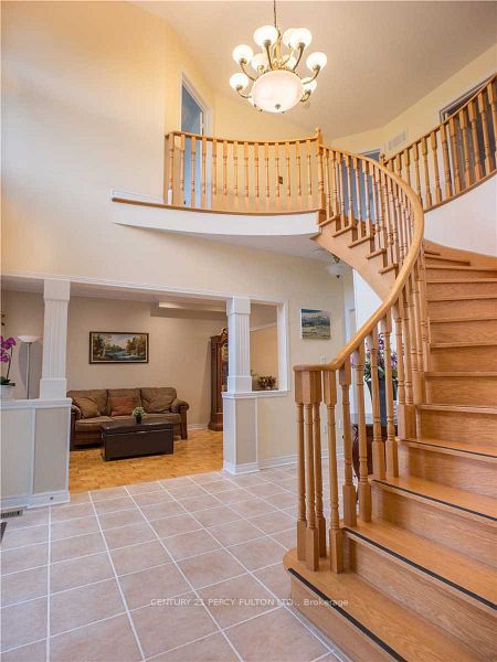 14 Montesano Crescent, Richmond Hill, ON L4B 4M9 photo 3