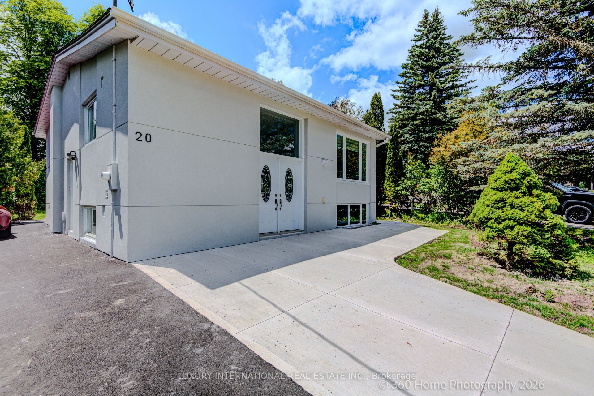 20 Haida Drive, Aurora, ON L4G 3C7