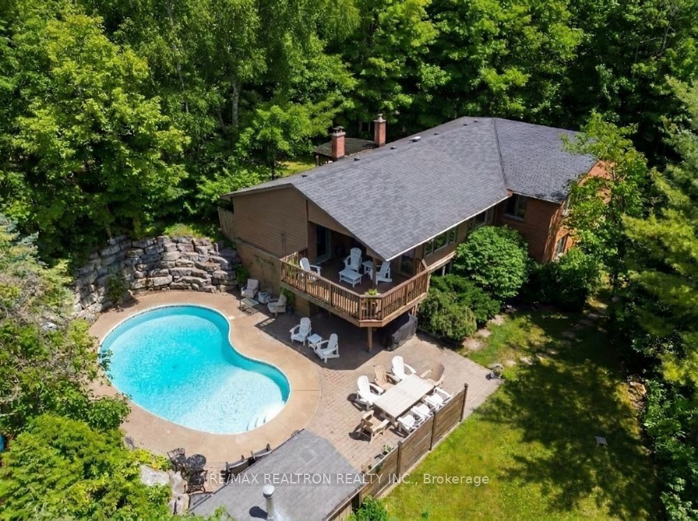 250 Kingscross Drive, King, ON L7B 1E7 photo 2