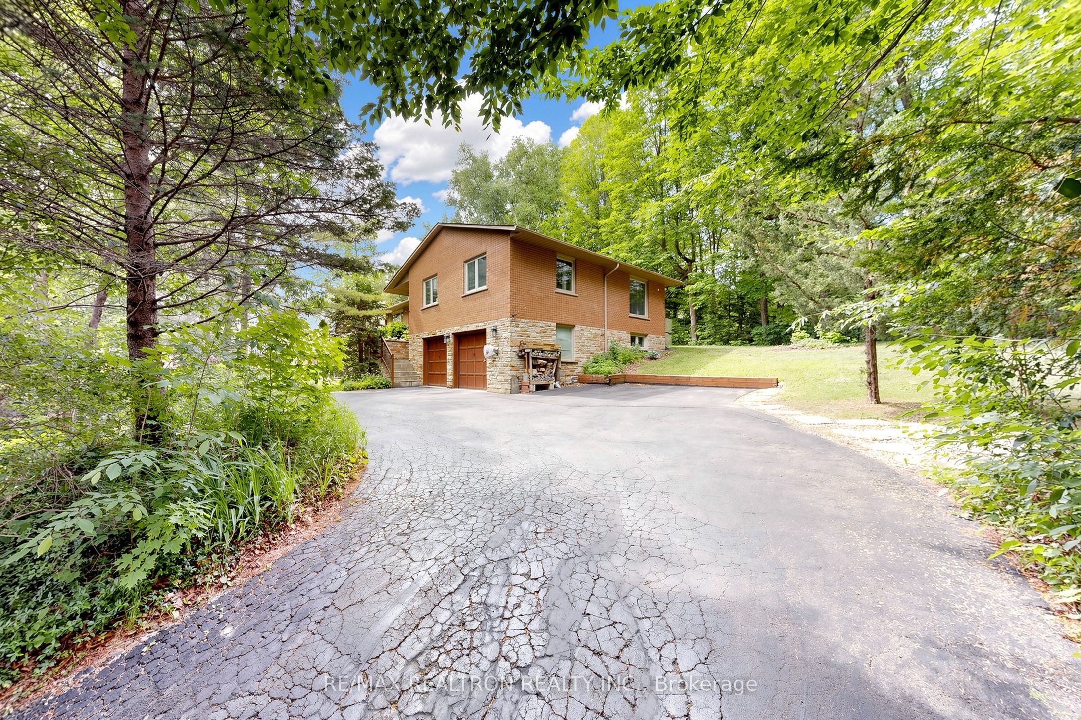 250 Kingscross Drive, King, ON L7B 1E7 photo 4