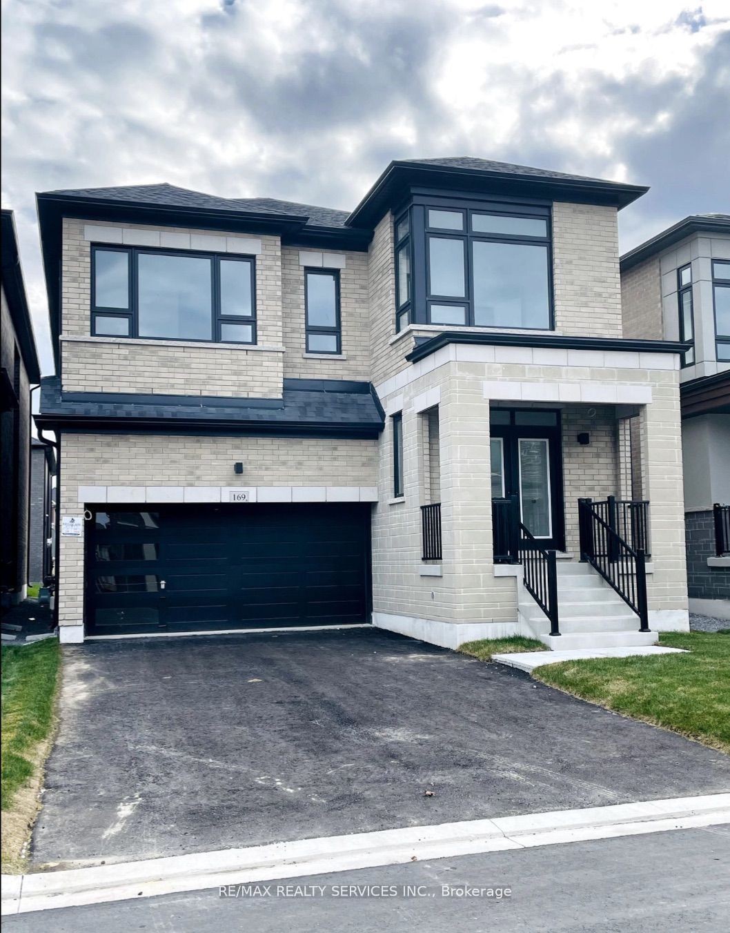 169 Wesmina Avenue, Whitchurch-Stouffville, ON L4A 5A2 photo 2