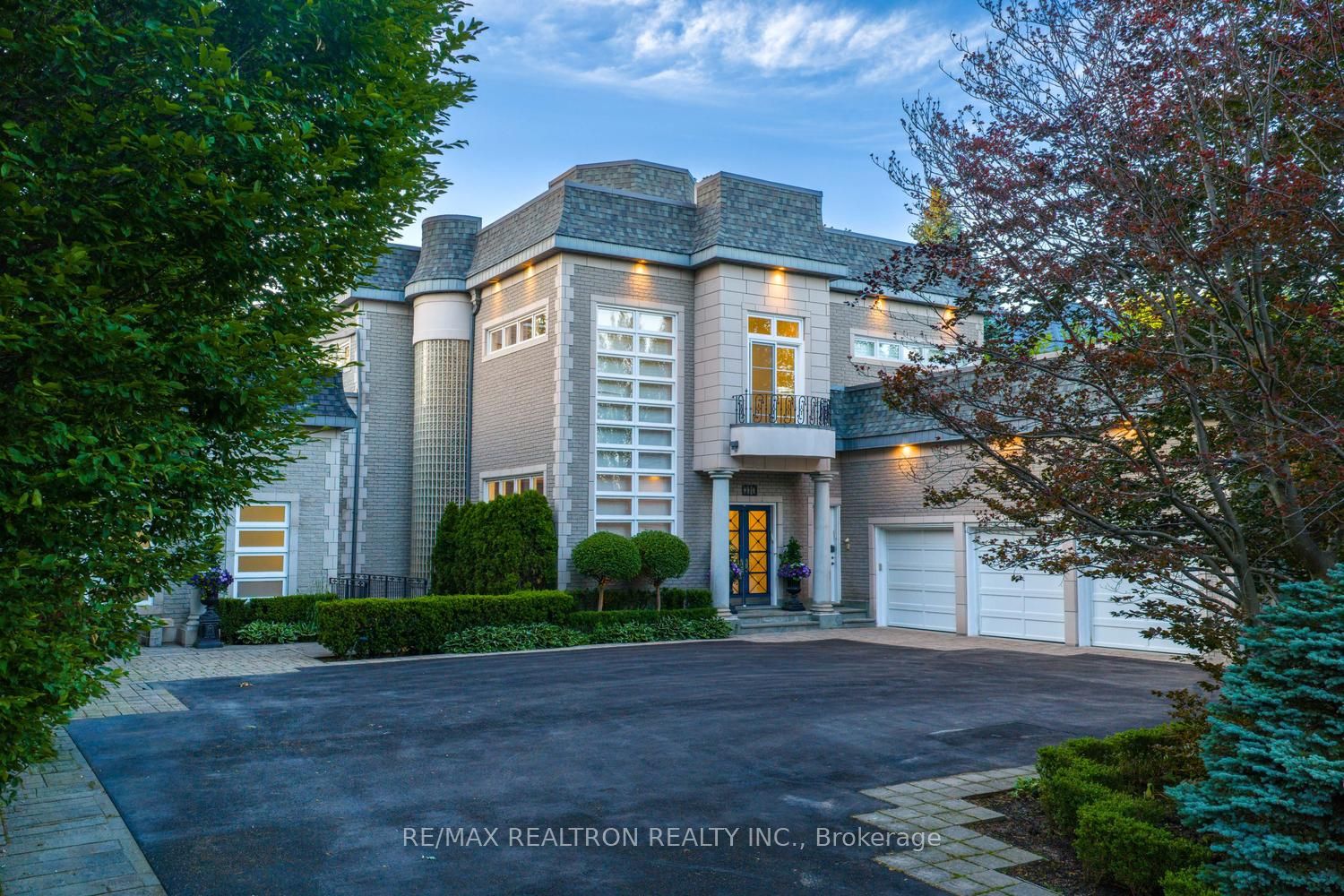 210 Arnold Avenue, Vaughan, ON L4J 1B9
