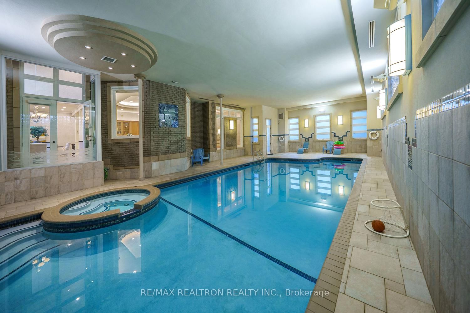 210 Arnold Avenue, Vaughan, ON L4J 1B9 photo 2