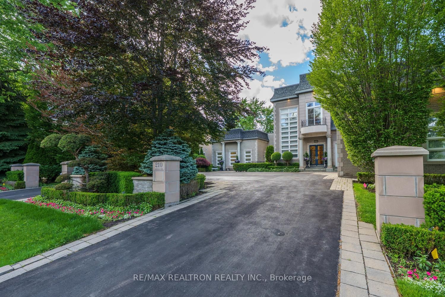 210 Arnold Avenue, Vaughan, ON L4J 1B9 photo 3