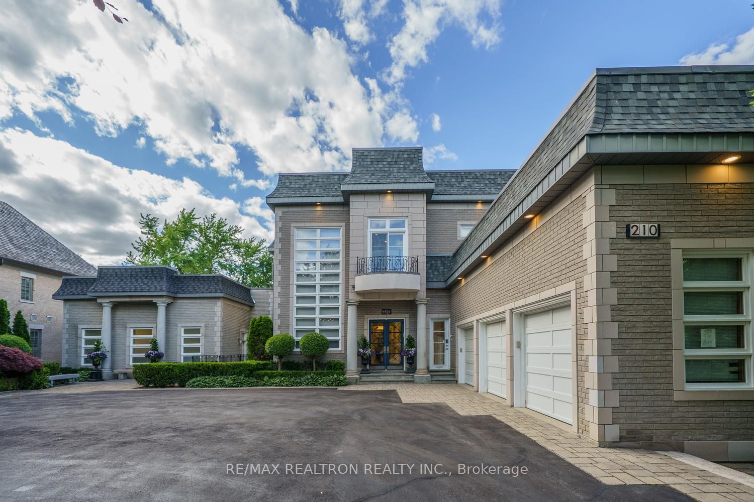 210 Arnold Avenue, Vaughan, ON L4J 1B9 photo 4