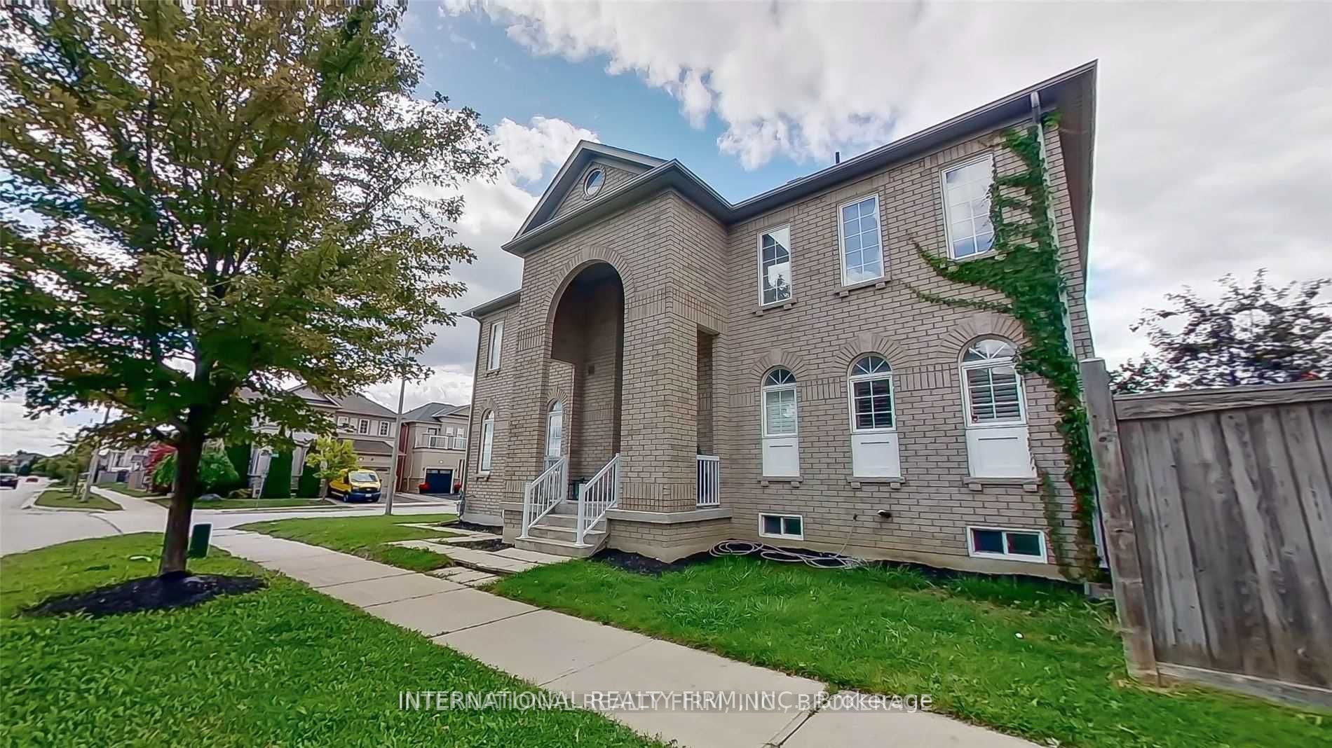 2 Dolce Crescent, Vaughan, ON L4H 3C7