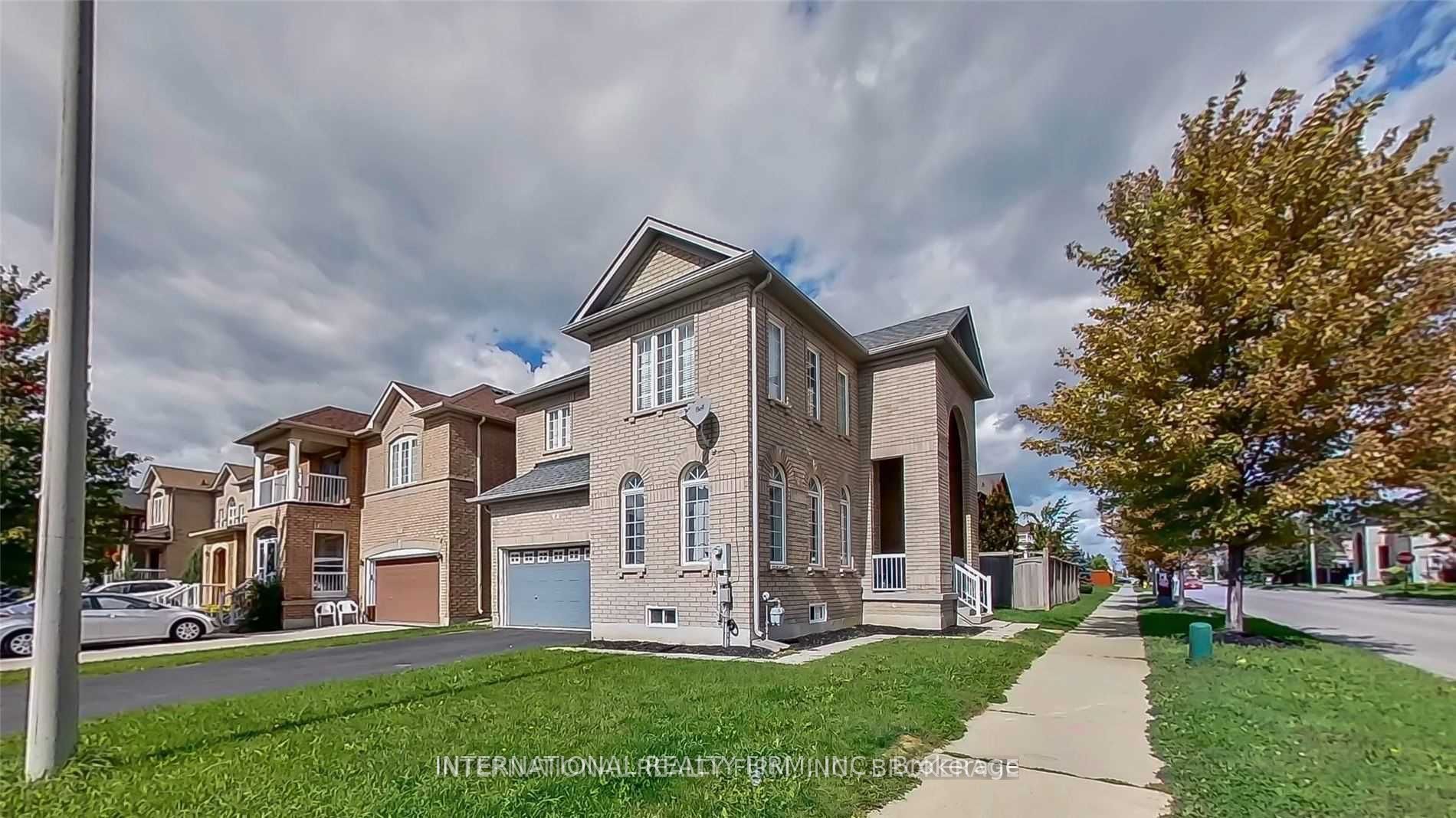 2 Dolce Crescent, Vaughan, ON L4H 3C7 photo 3