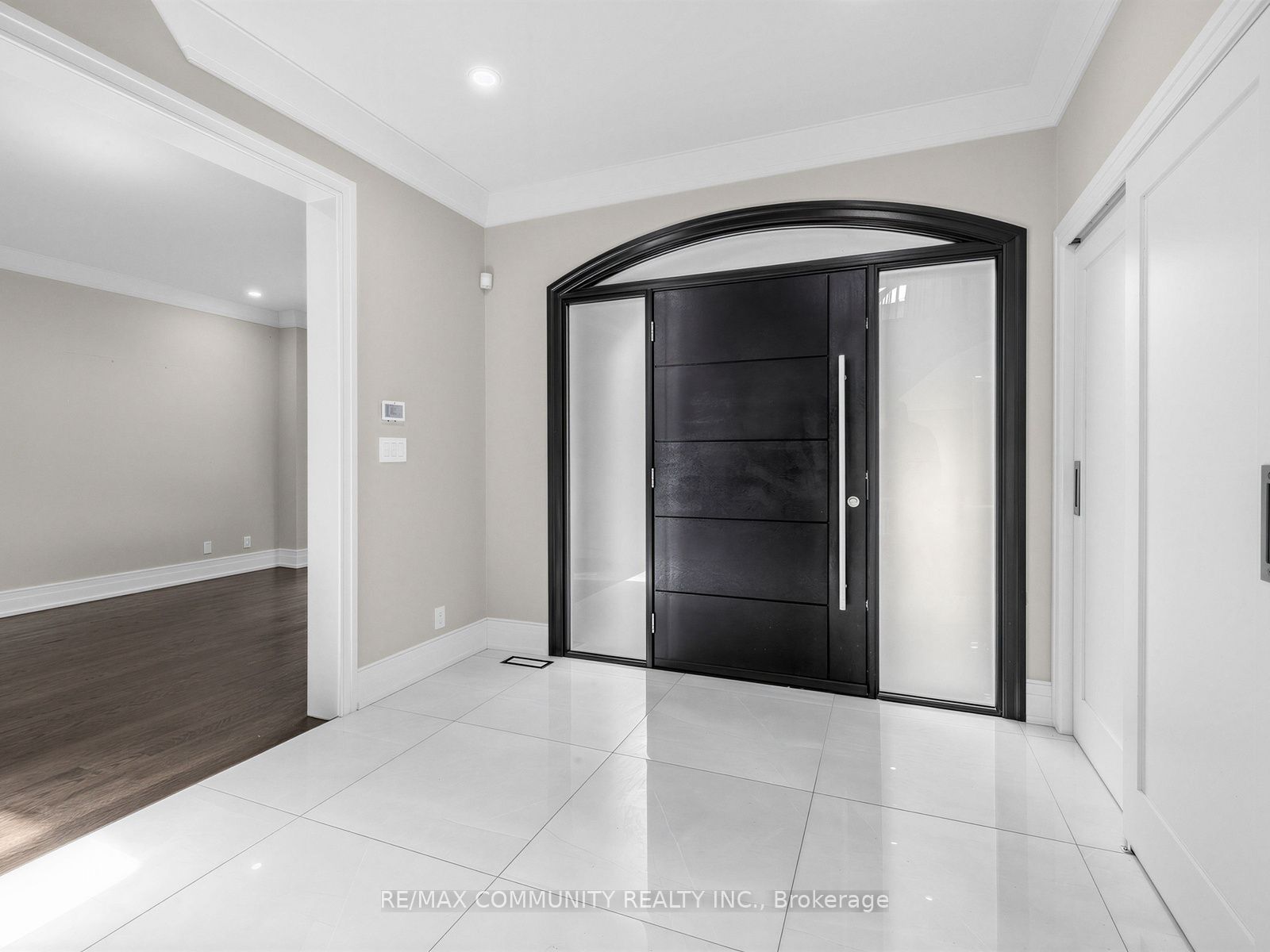 806 Clarence Street E, Vaughan, ON L4L 8V2 photo 4