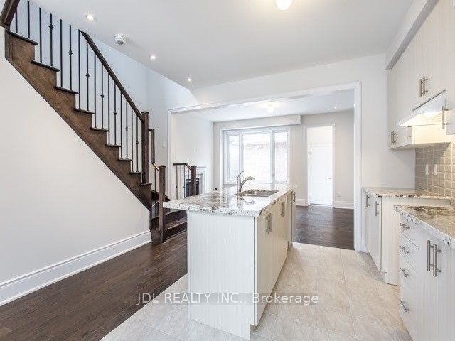 25 Applegate Drive, East Gwillimbury, ON L9N 0R2 photo 4