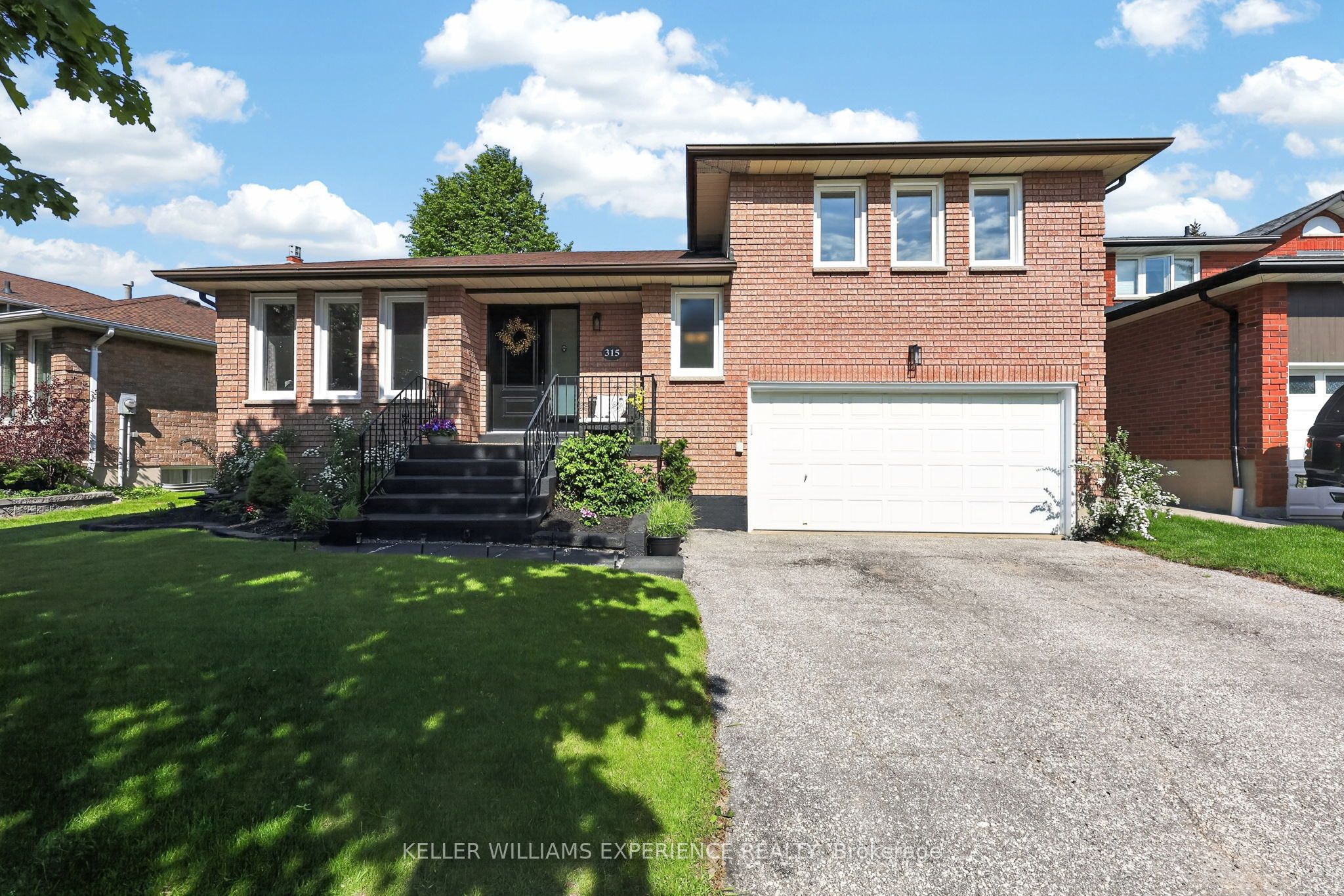 315 Hemlock Drive, Whitchurch-Stouffville, ON L4A 5A7 photo 2