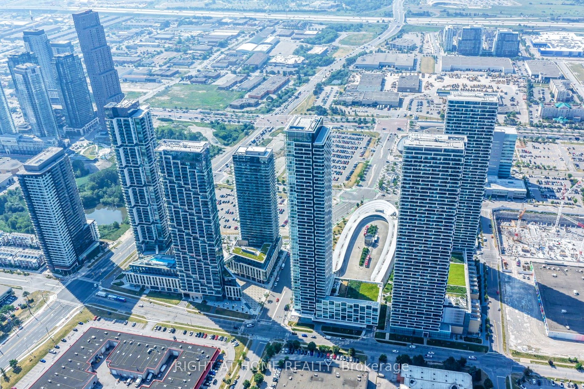 950 Portage Parkway 5608, Vaughan, ON L4K 0J7 photo 2