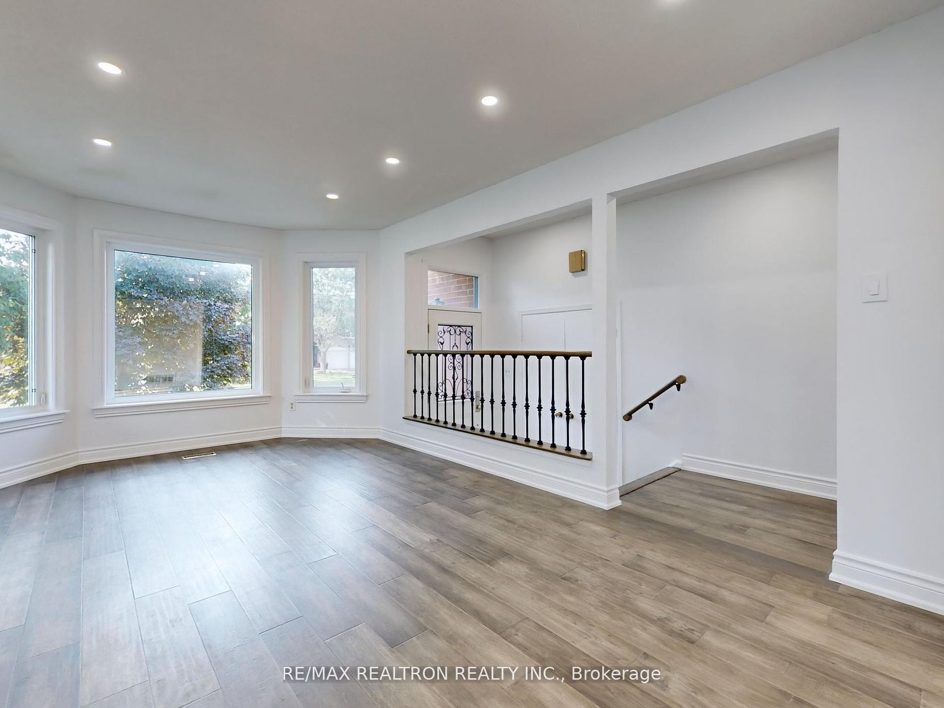 187 Crossland Gate Main, Newmarket, ON L3X 1A7 photo 3