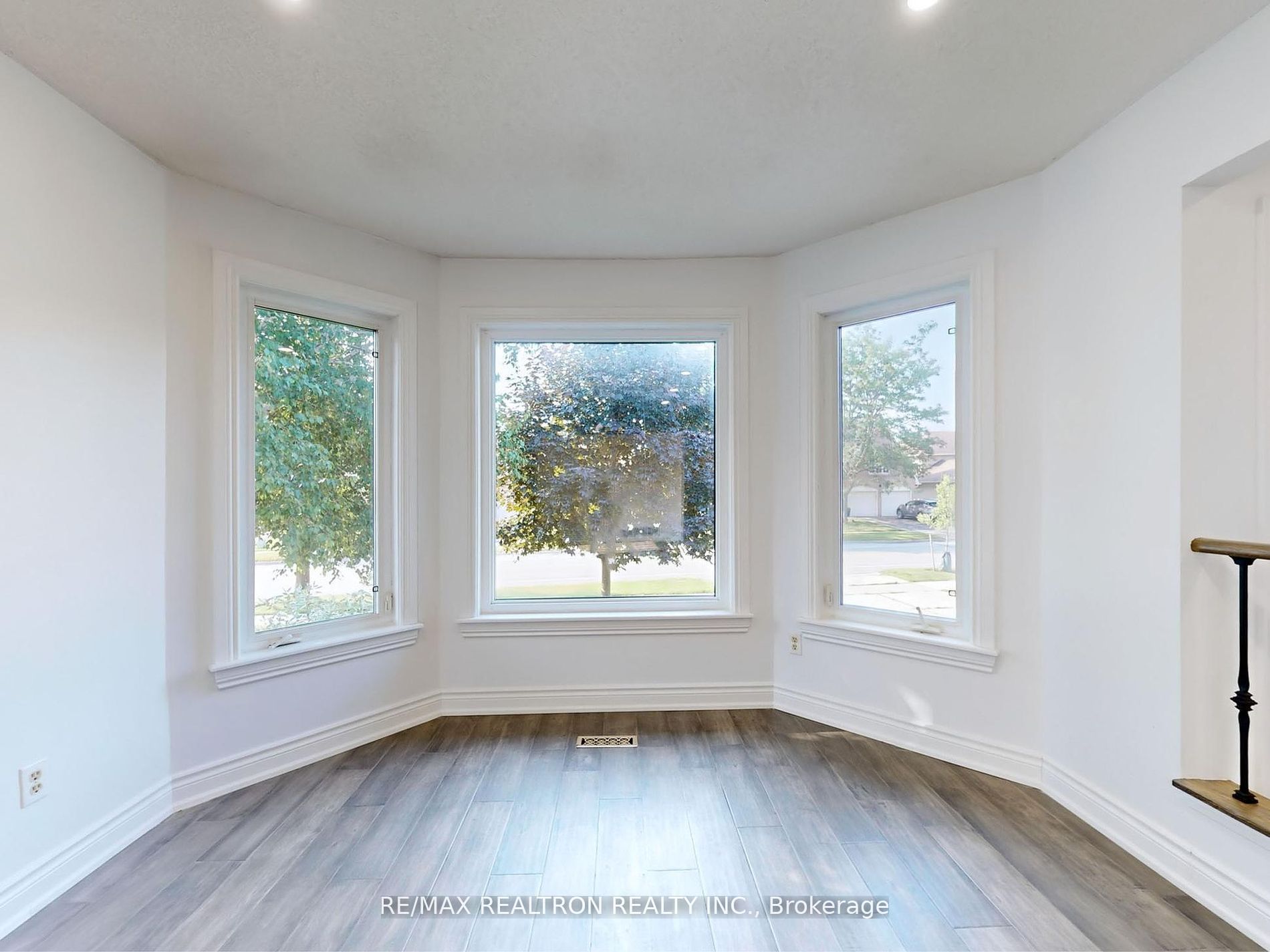 187 Crossland Gate Main, Newmarket, ON L3X 1A7 photo 4