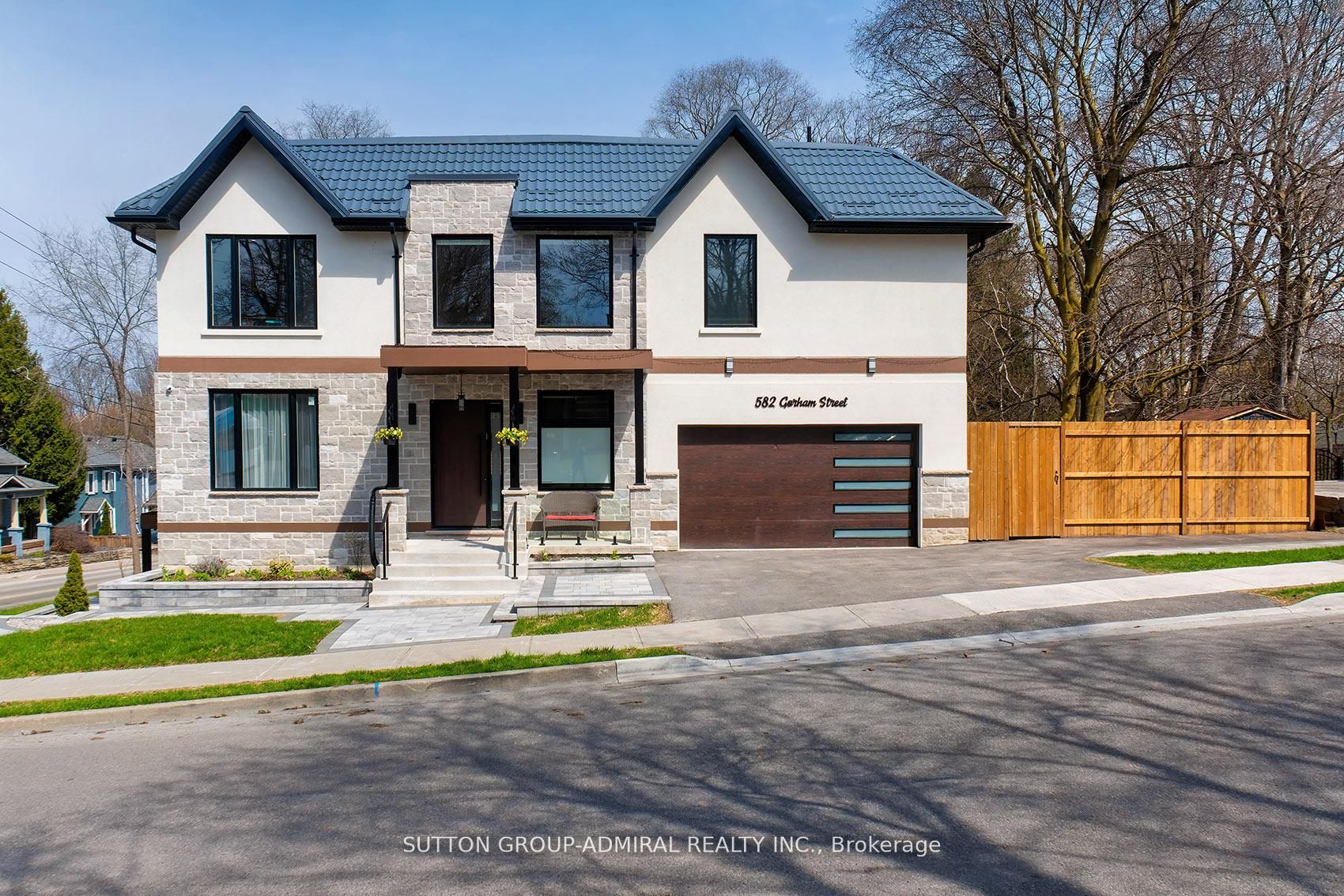 582 Gorham Street, Newmarket, ON L3Y 1L3