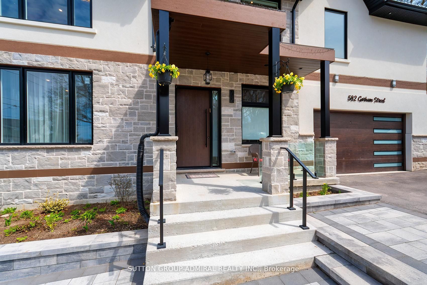 582 Gorham Street, Newmarket, ON L3Y 1L3 photo 3
