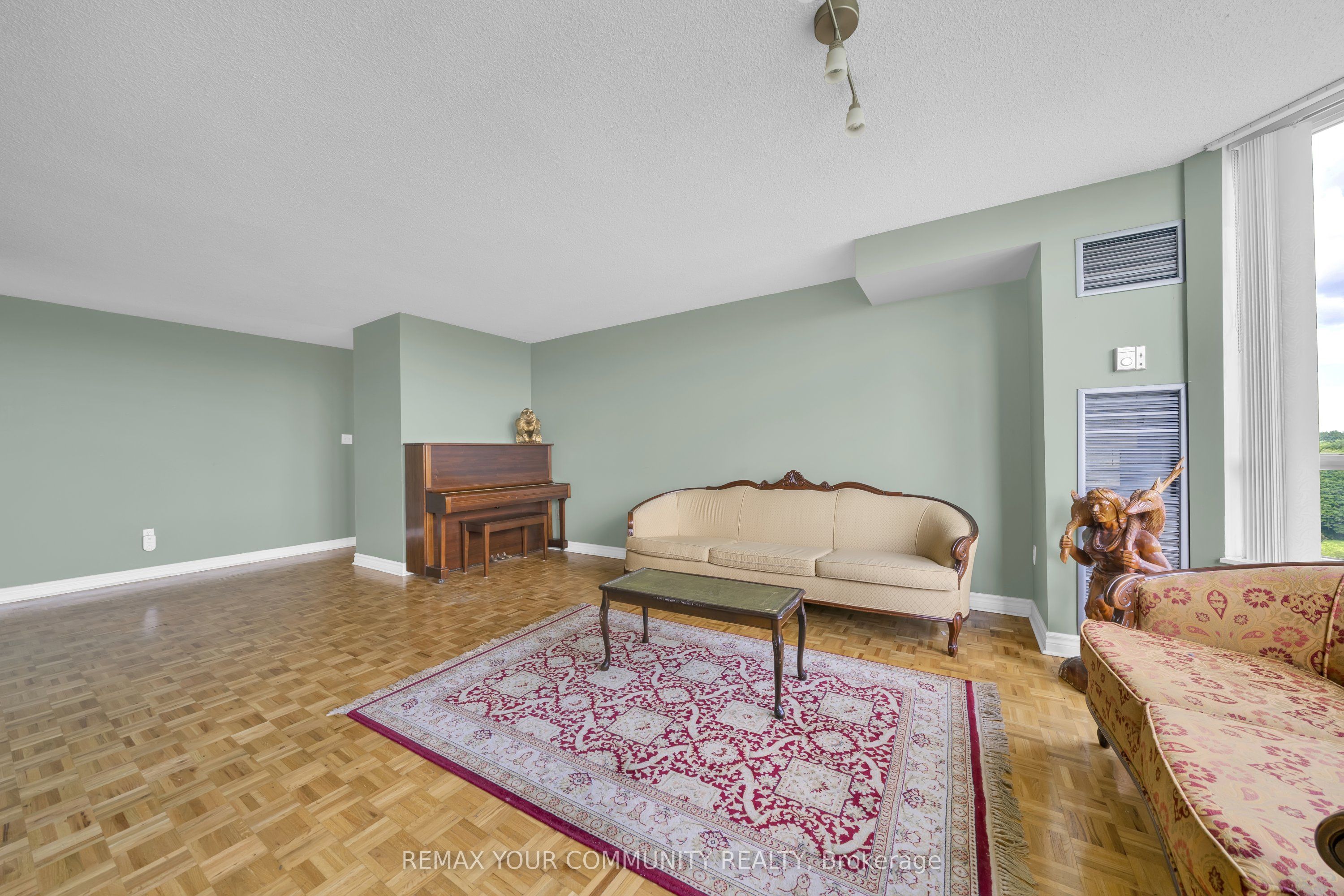 175 Cedar Avenue 913, Richmond Hill, ON L4C 9V3 photo 4