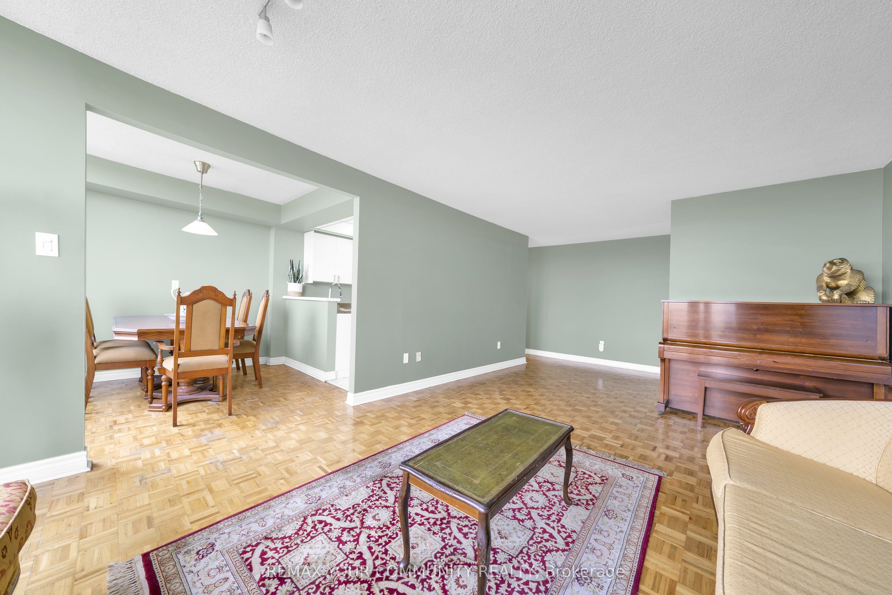 175 Cedar Avenue 913, Richmond Hill, ON L4C 9V3 photo 5