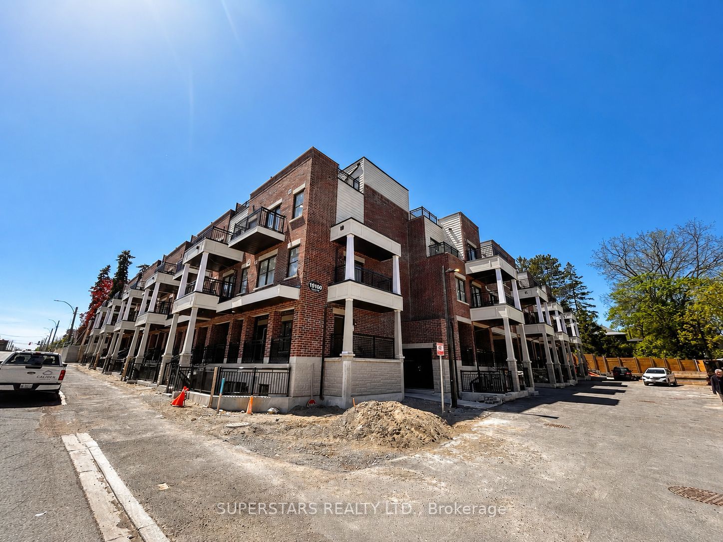 15100 Yonge Street 207, Aurora, ON L4G 4C8