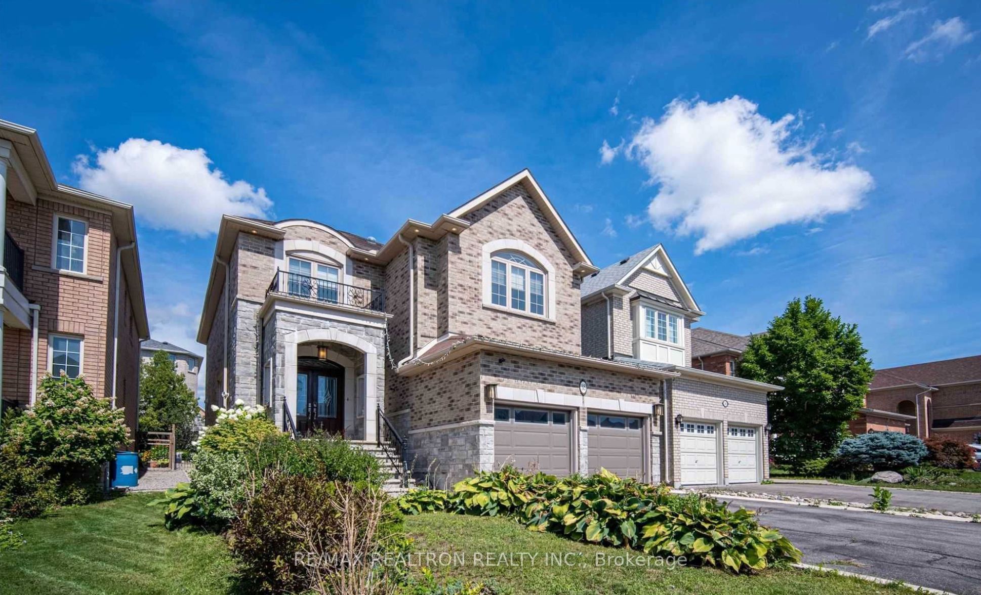 18 Ravine Edge Drive, Richmond Hill, ON L4E 4J2