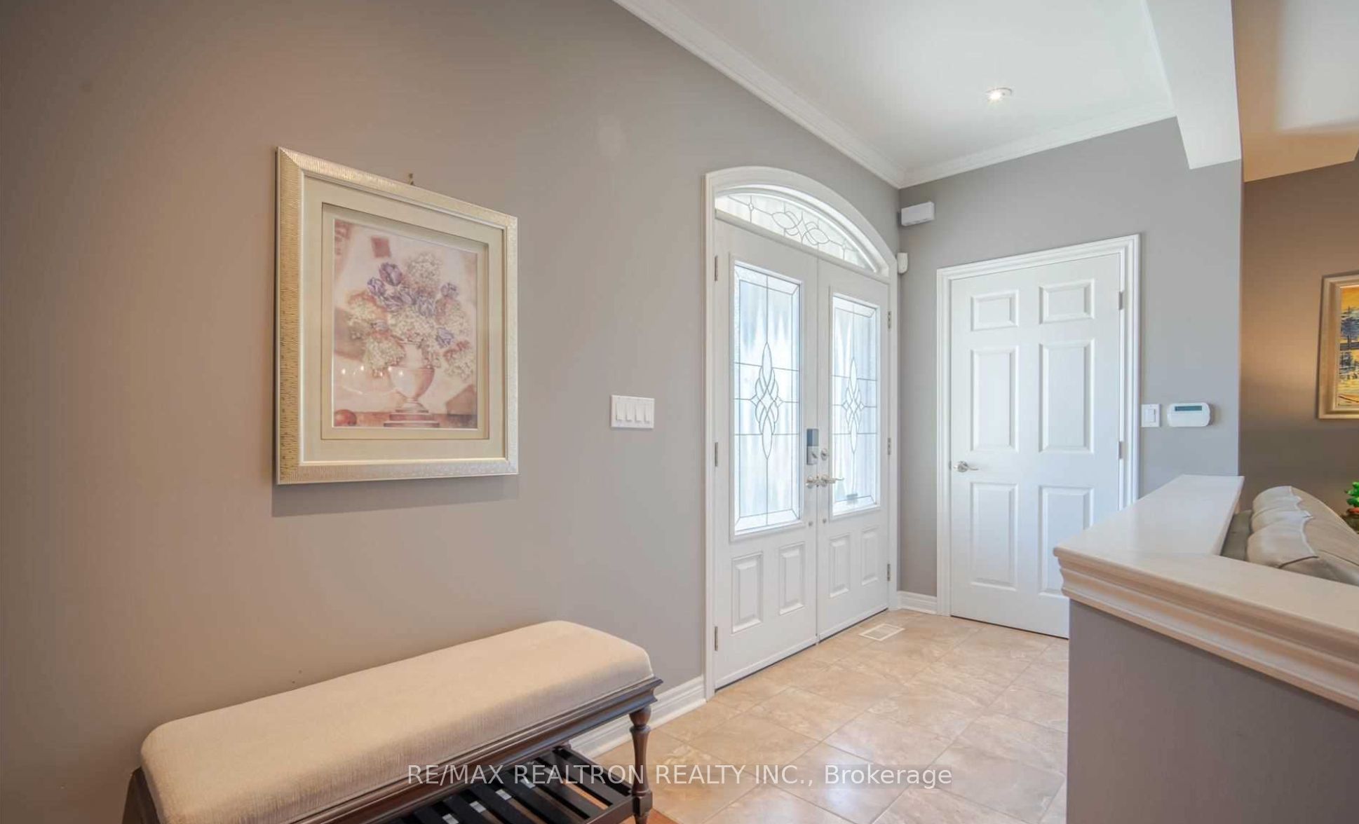 18 Ravine Edge Drive, Richmond Hill, ON L4E 4J2 photo 2