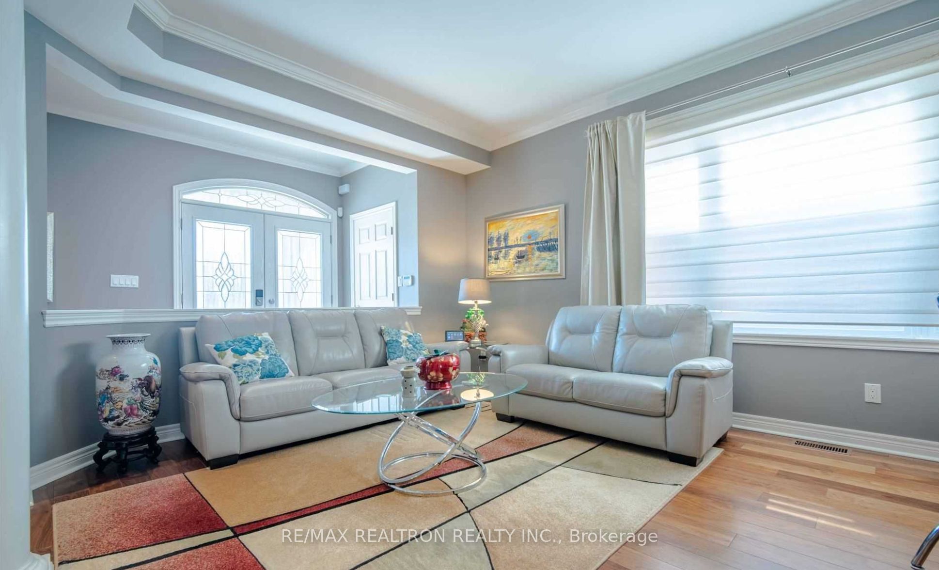 18 Ravine Edge Drive, Richmond Hill, ON L4E 4J2 photo 3