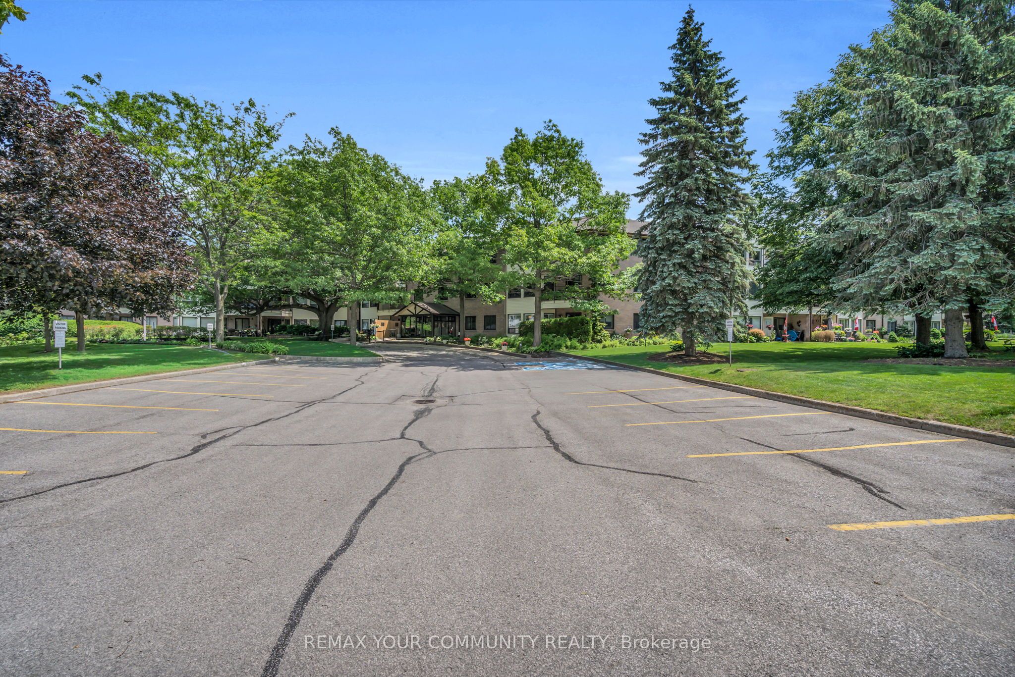 111 Grew Boulevard 210, Georgina, ON L0E 1L0 photo 4