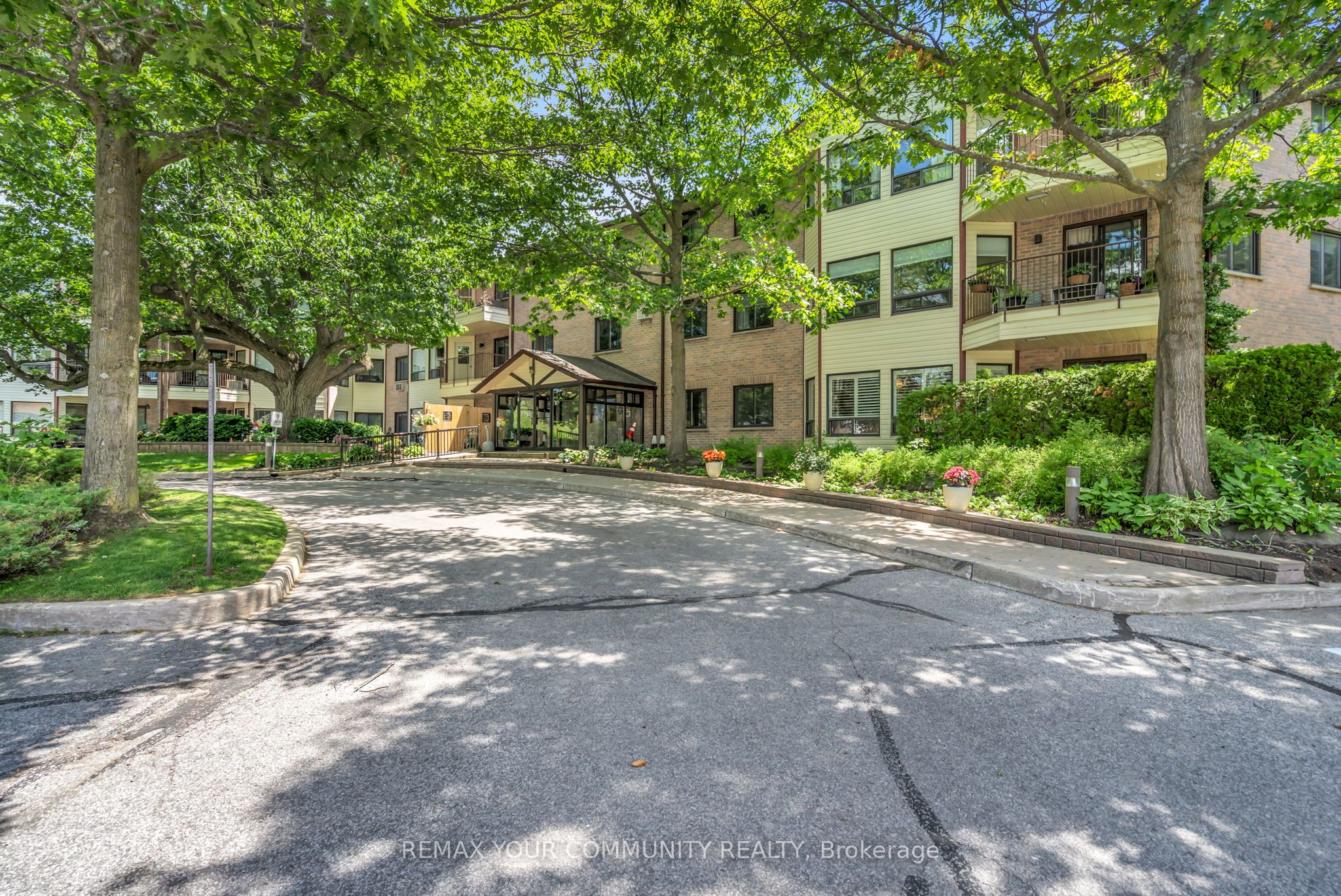 111 Grew Boulevard 210, Georgina, ON L0E 1L0 photo 5